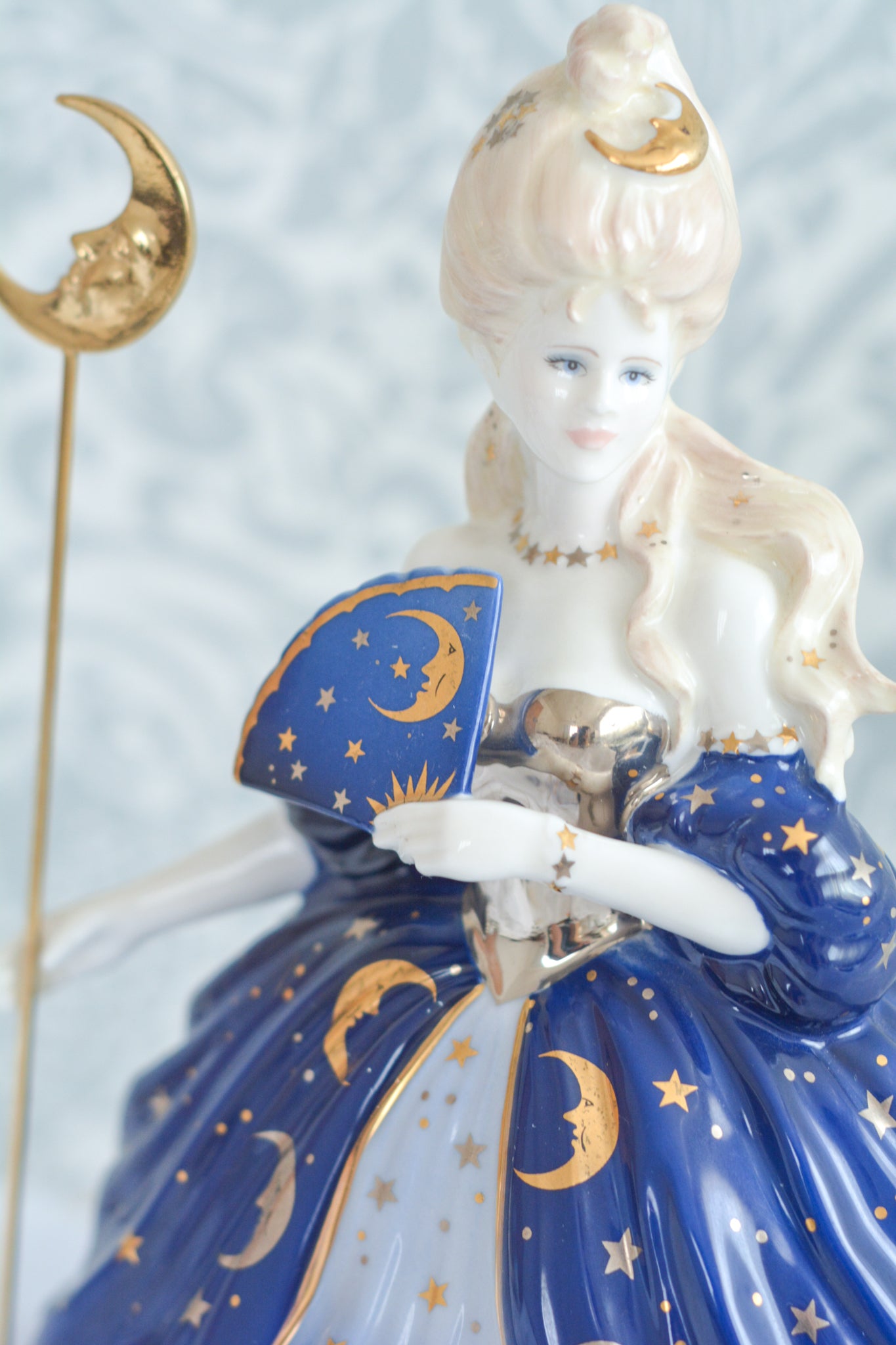 貴重 コールポートThe Millennium Ball Moonフィギュリン