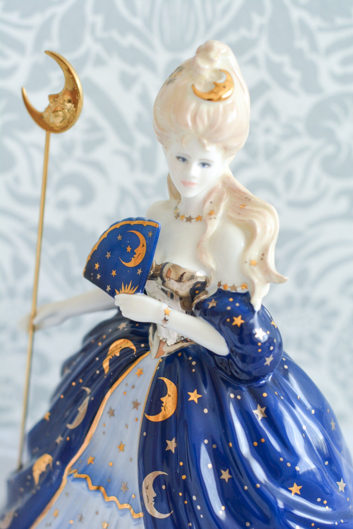 貴重 コールポートThe Millennium Ball Moonフィギュリン