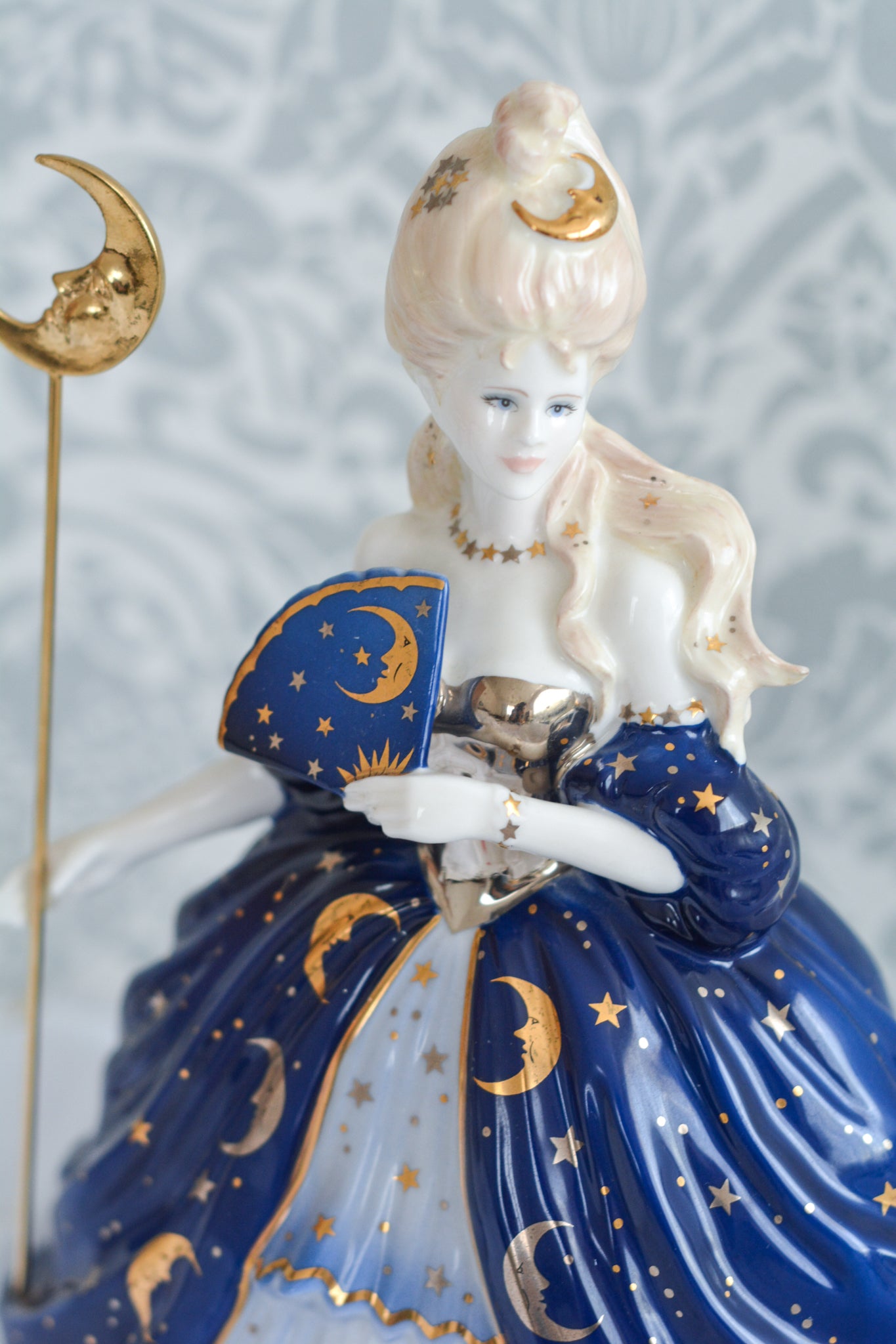 貴重 コールポートThe Millennium Ball Moonフィギュリン