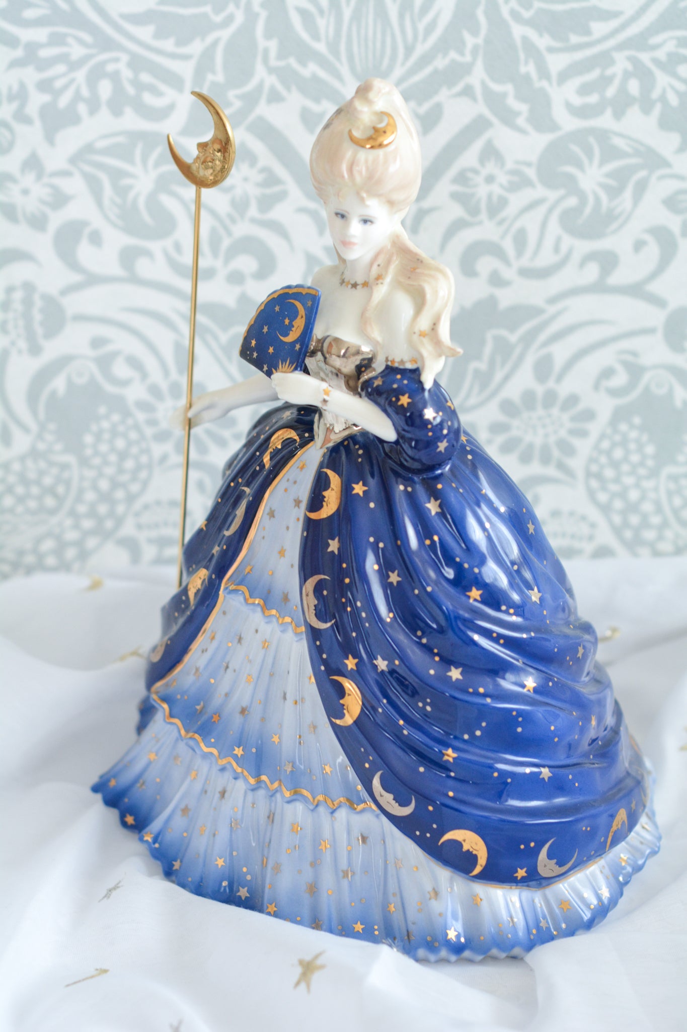 貴重 コールポートThe Millennium Ball Moonフィギュリン