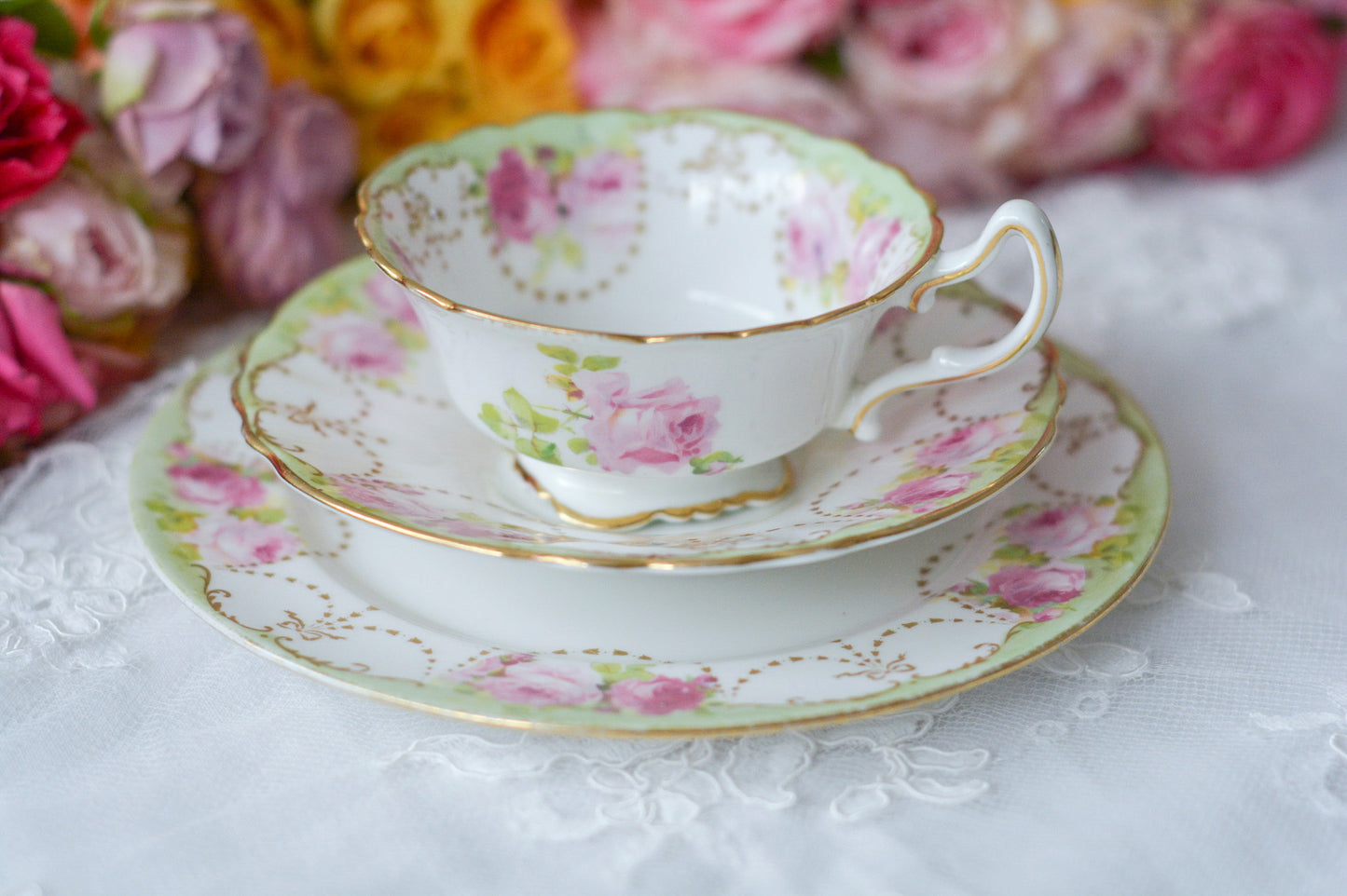 ロイヤルドルトン 薔薇とリボンのティートリオ