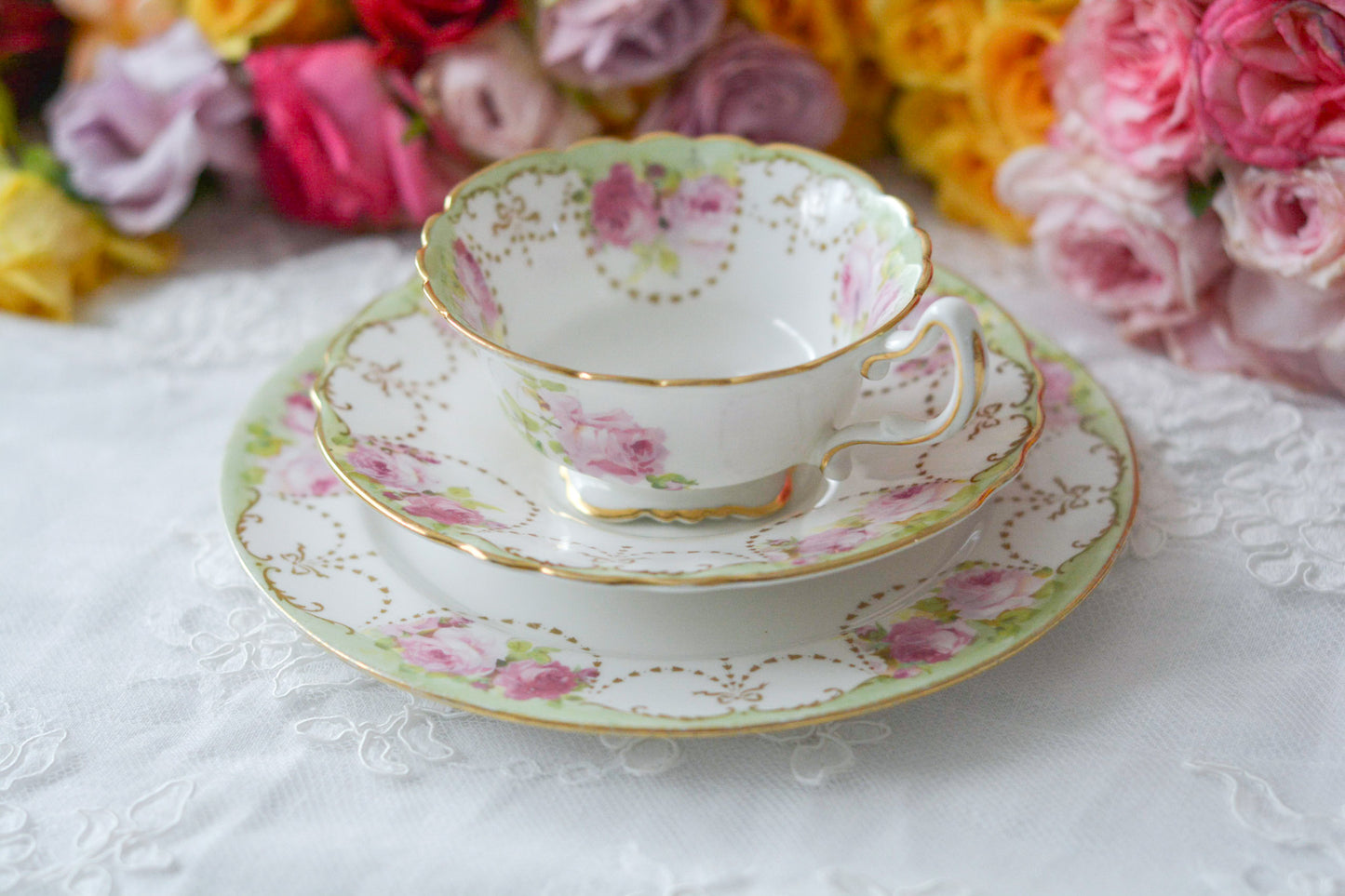 ロイヤルドルトン 薔薇とリボンのティートリオ