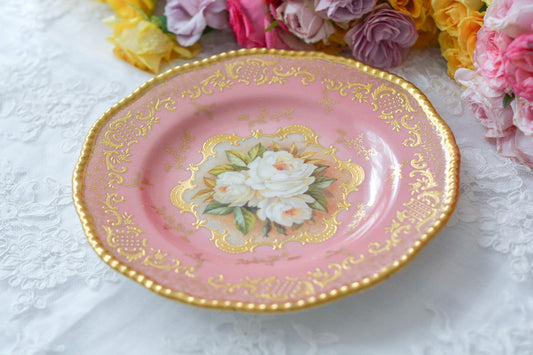 コールポートの美しいアンティークプレート。豪華な金彩にハンドペイントで描かれた薔薇のお花が大変美しいお品です。