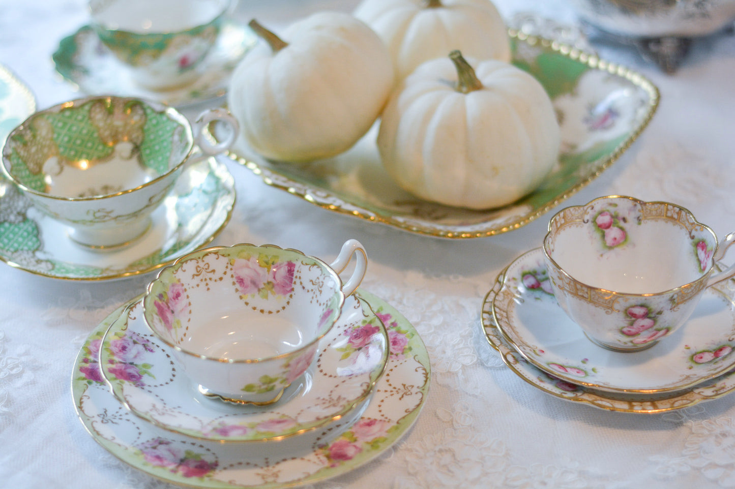 ロイヤルドルトン 薔薇とリボンのティートリオ