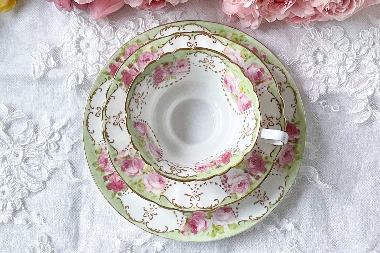 ロイヤルドルトン 薔薇とリボンのティートリオ