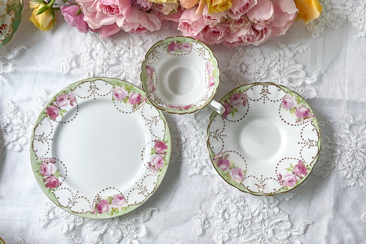 ロイヤルドルトン 薔薇とリボンのティートリオ