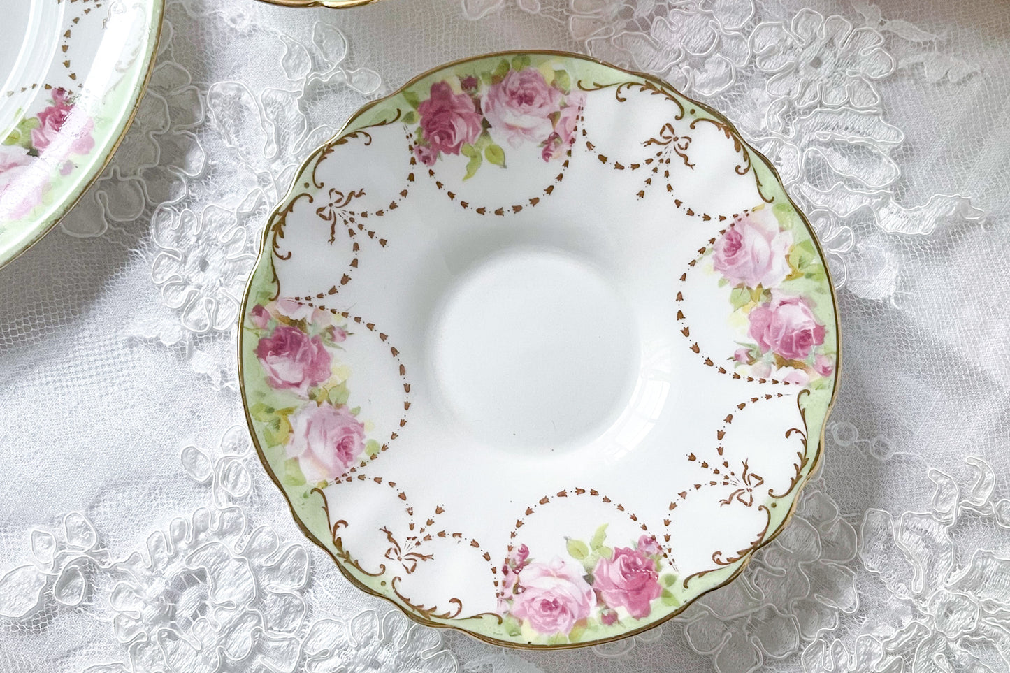 ロイヤルドルトン 薔薇とリボンのティートリオ