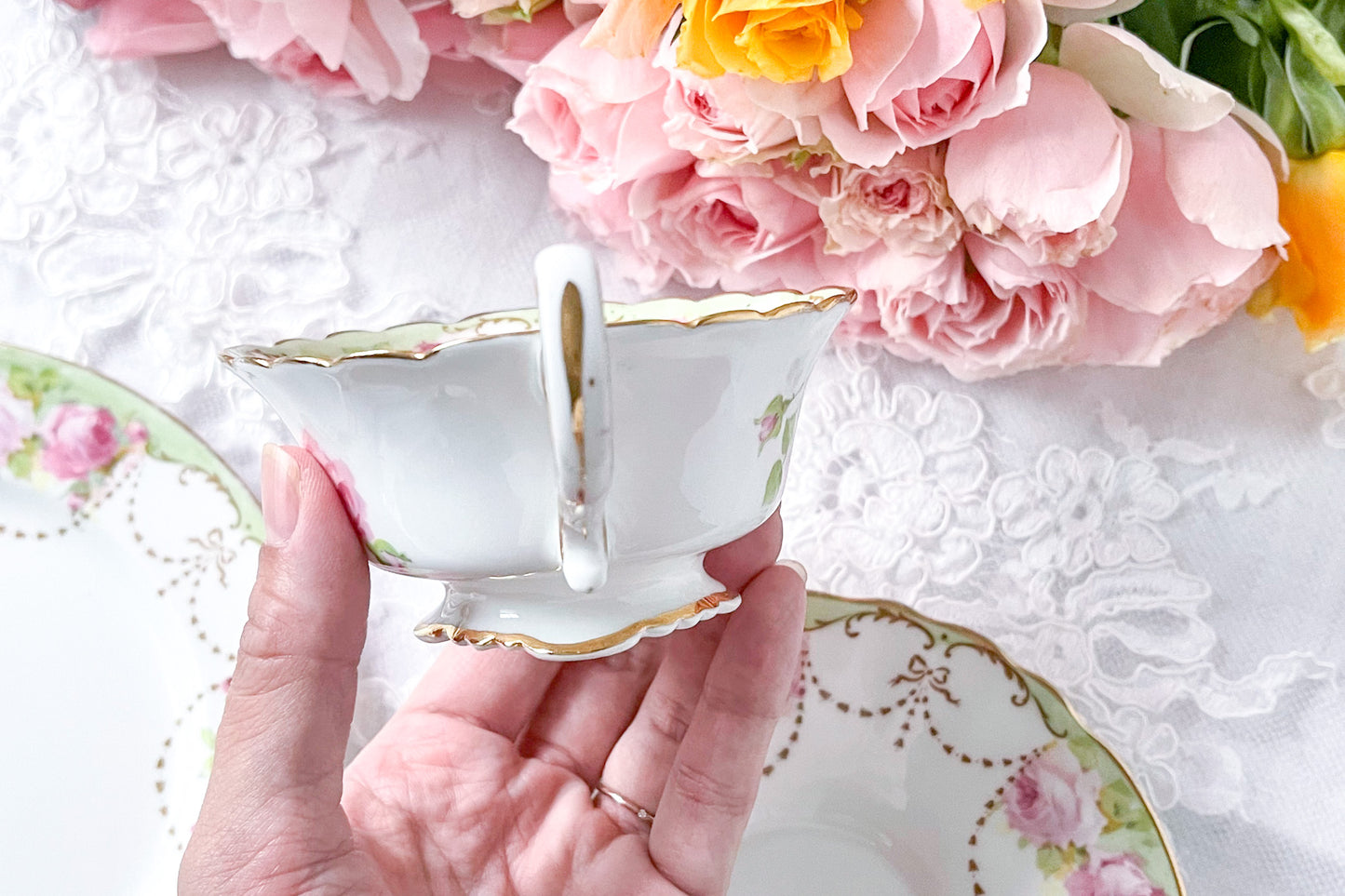 ロイヤルドルトン 薔薇とリボンのティートリオ