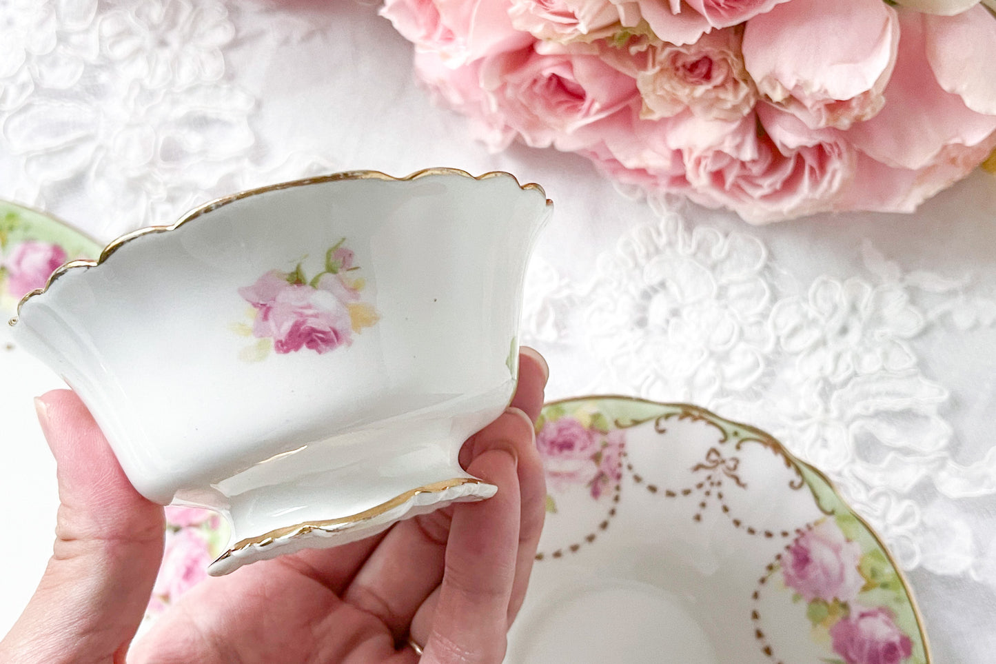 ロイヤルドルトン 薔薇とリボンのティートリオ