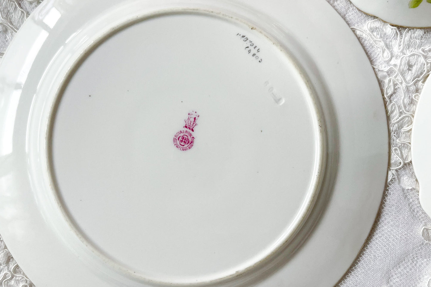 ロイヤルドルトン 薔薇とリボンのティートリオ