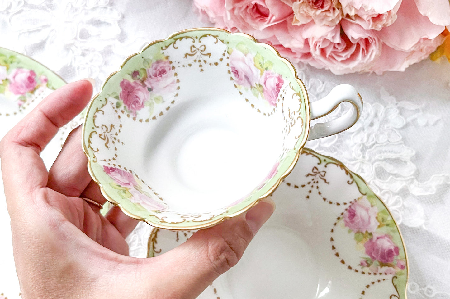 ロイヤルドルトン 薔薇とリボンのティートリオ