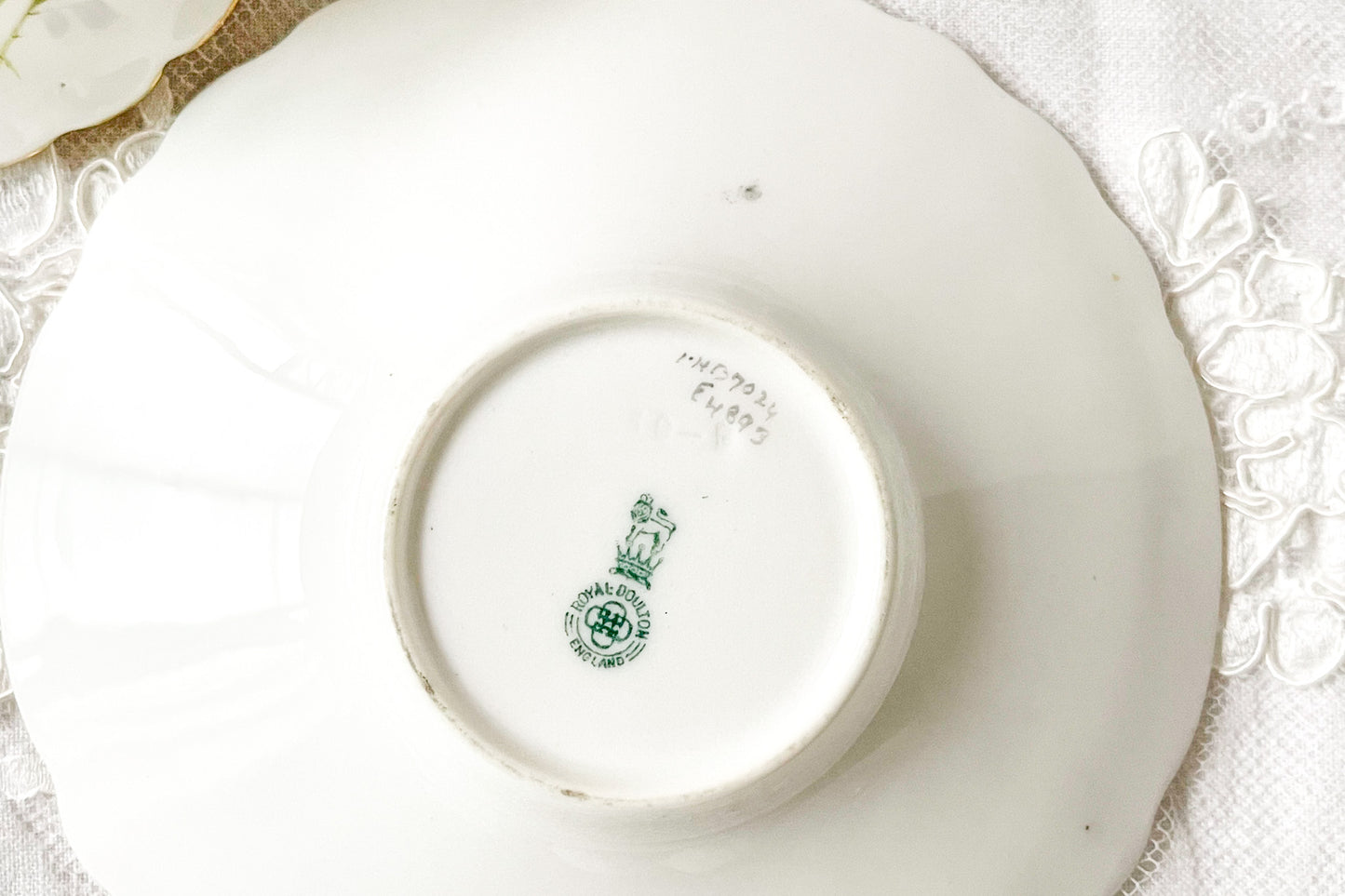 ロイヤルドルトン 薔薇とリボンのティートリオ