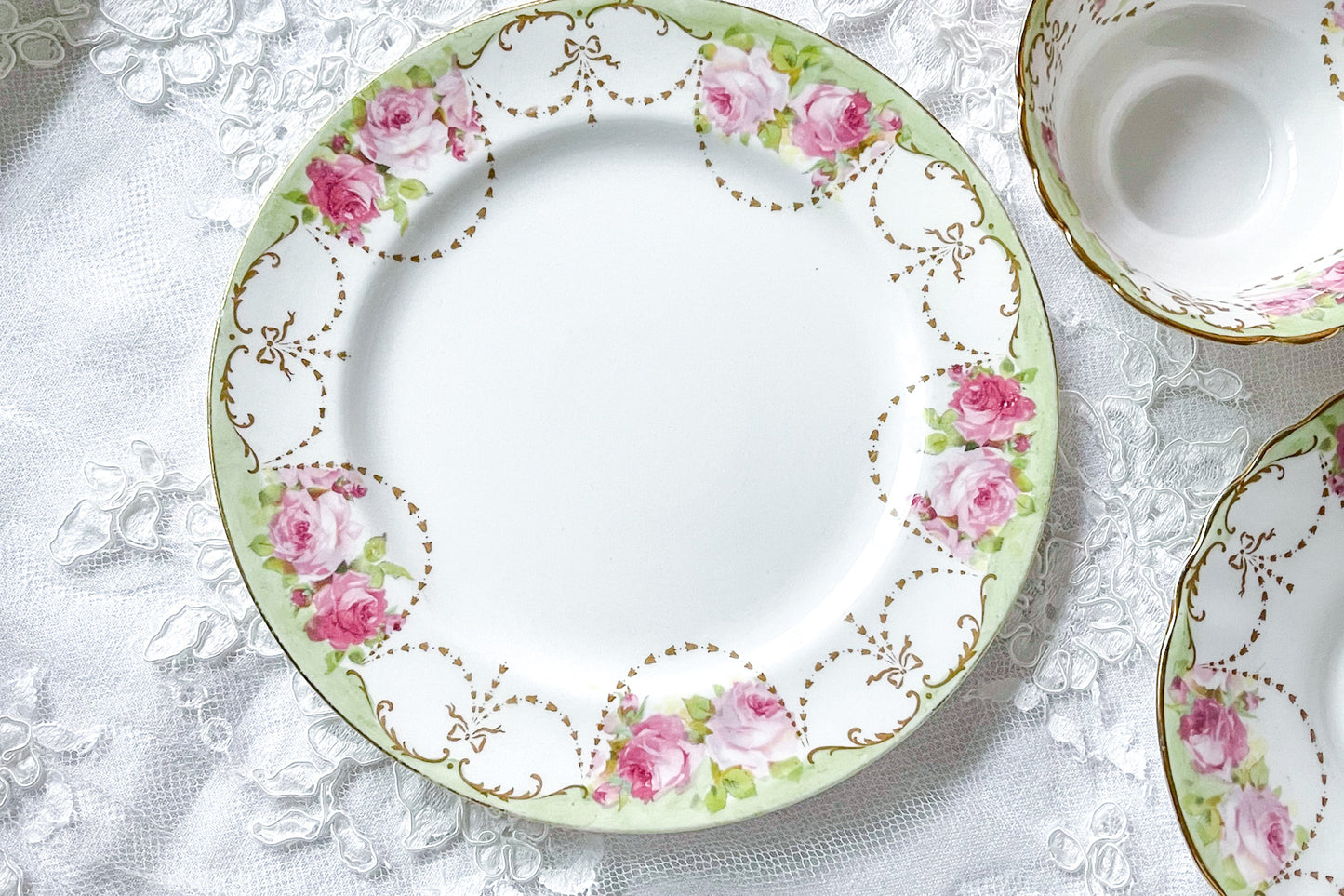 ロイヤルドルトン 薔薇とリボンのティートリオ