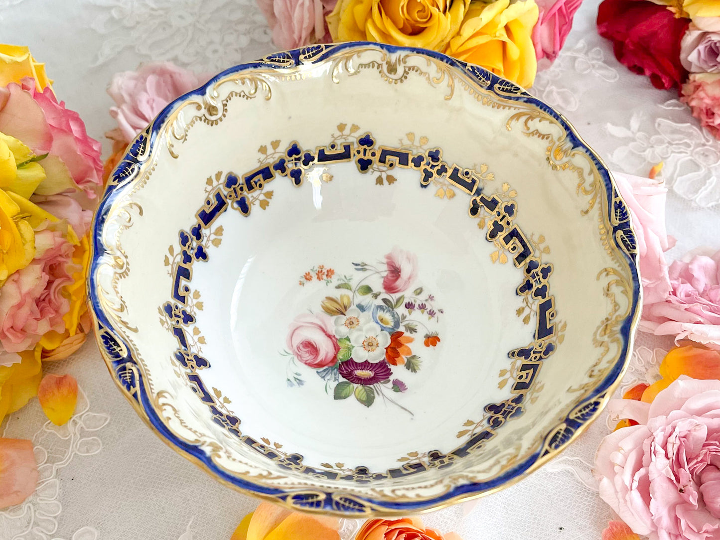 コールポート アデレードシェイプB&Bプレート。ロココリバイバルの美しいプレート。Rose Antiquesはコールポートをはじめ英国の美しいアンティーク磁器をご紹介します。