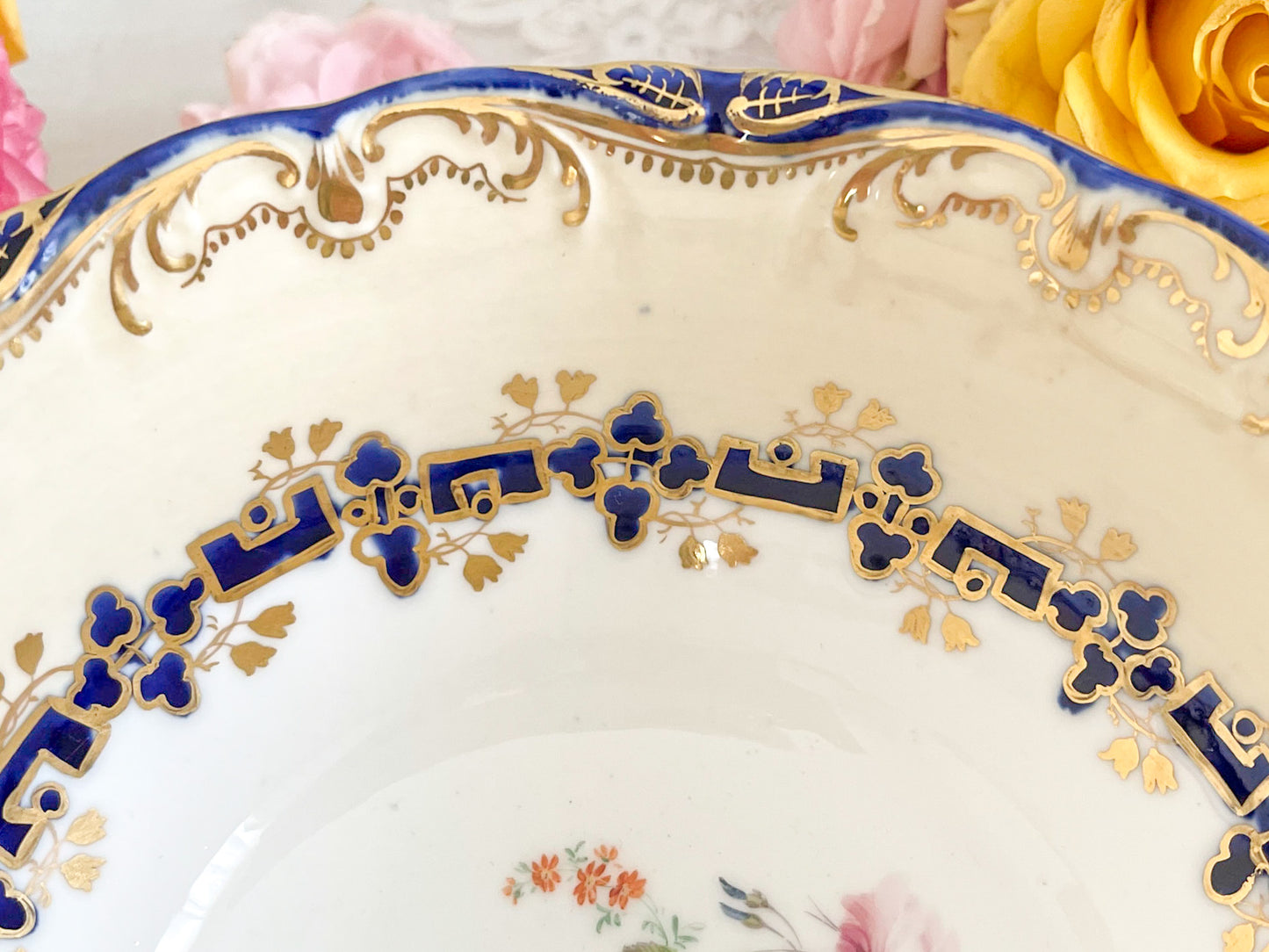 コールポート アデレードシェイプB&Bプレート。ロココリバイバルの美しいプレート。Rose Antiquesはコールポートをはじめ英国の美しいアンティーク磁器をご紹介します。