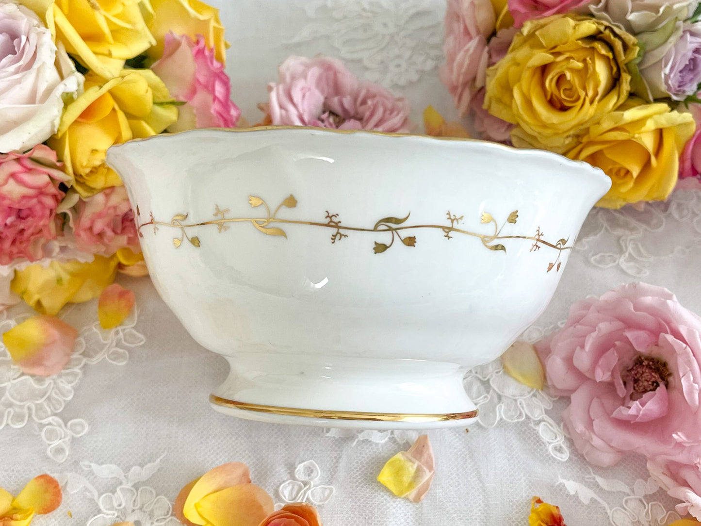 コールポート アデレードシェイプB&Bプレート。ロココリバイバルの美しいプレート。Rose Antiquesはコールポートをはじめ英国の美しいアンティーク磁器をご紹介します。