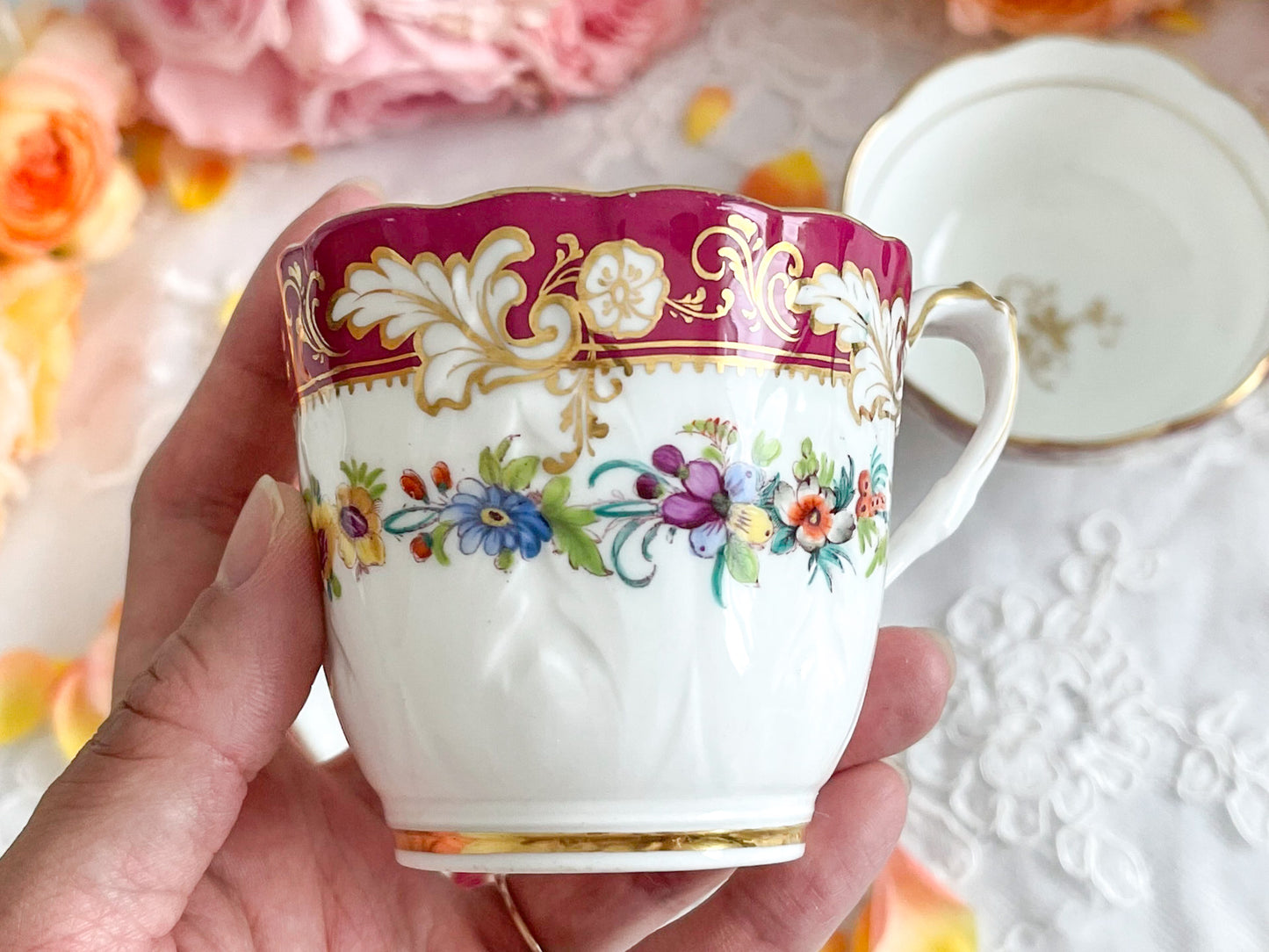 リッジウェイのFoliage Shapeのトゥルートリオ。マルーンカラーにハンドペイントの金彩花文が美しい。Rose Antiquesはコールポートをはじめ英国のアンティーク磁器ご紹介しています。