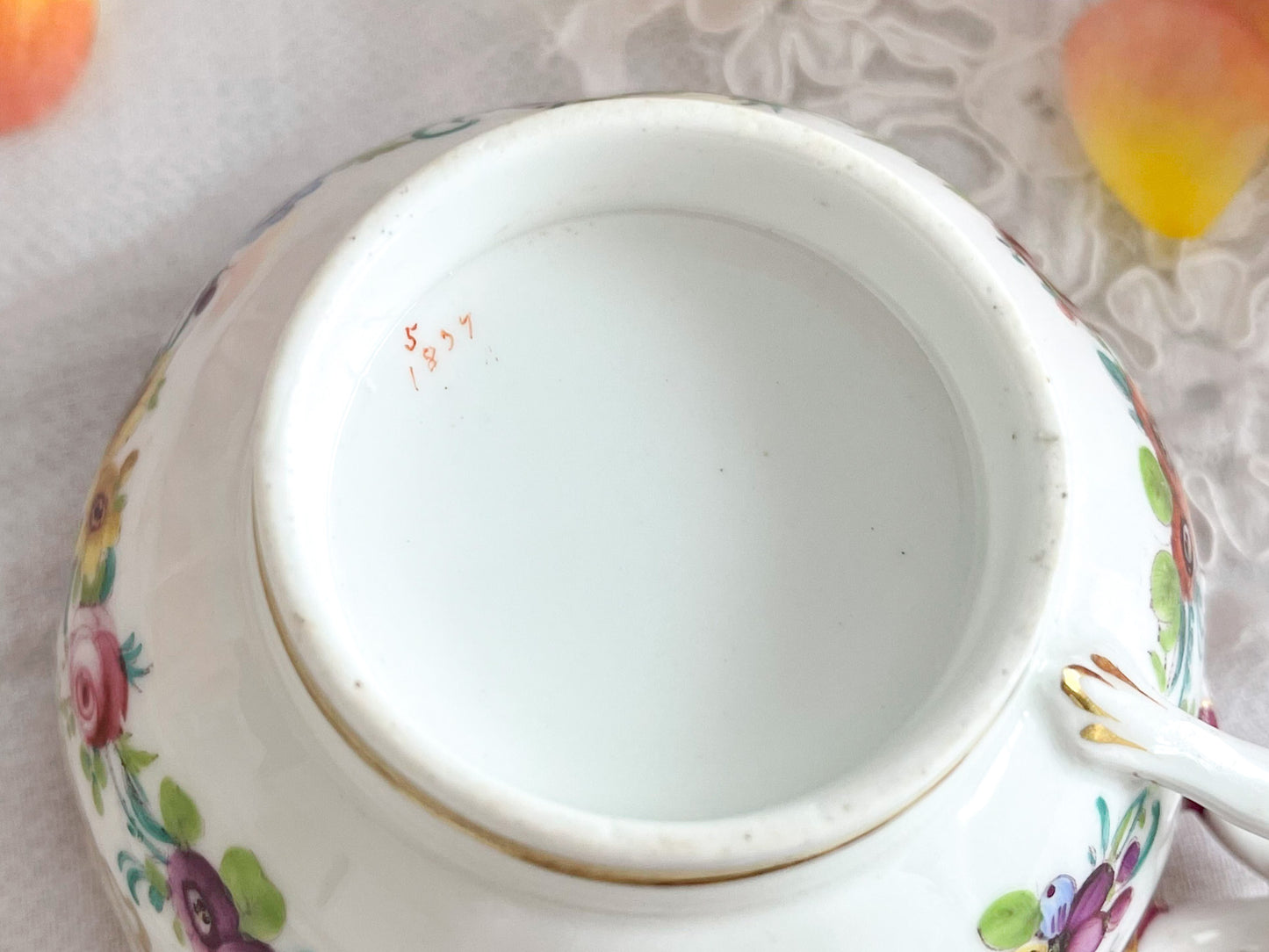 リッジウェイのFoliage Shapeのトゥルートリオ。マルーンカラーにハンドペイントの金彩花文が美しい。Rose Antiquesはコールポートをはじめ英国のアンティーク磁器ご紹介しています。
