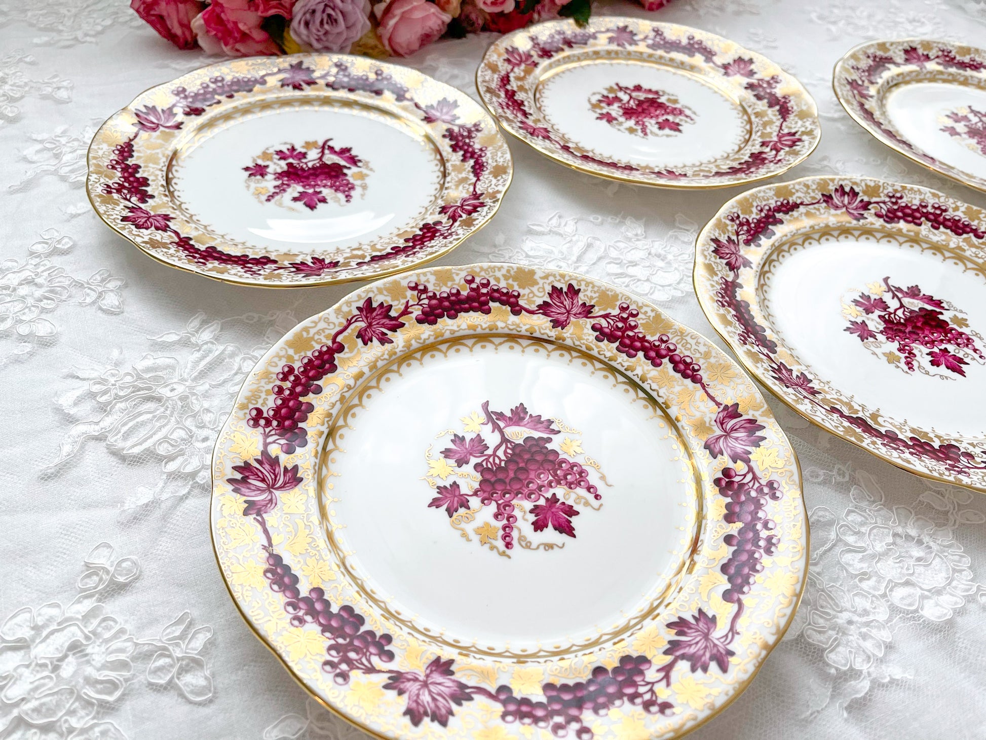 英国アンティーク ハマースレイの葡萄の模様のデザートプレート。秋の実りを感じる華やかなプレートです。