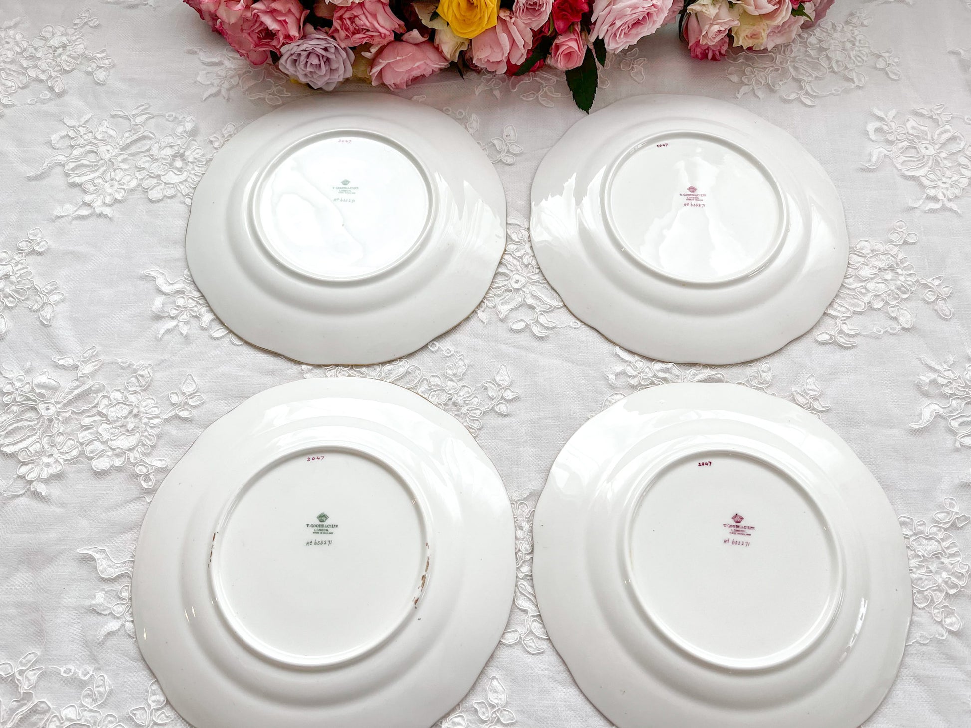 英国アンティーク ハマースレイの葡萄の模様のデザートプレート。秋の実りを感じる華やかなプレートです。