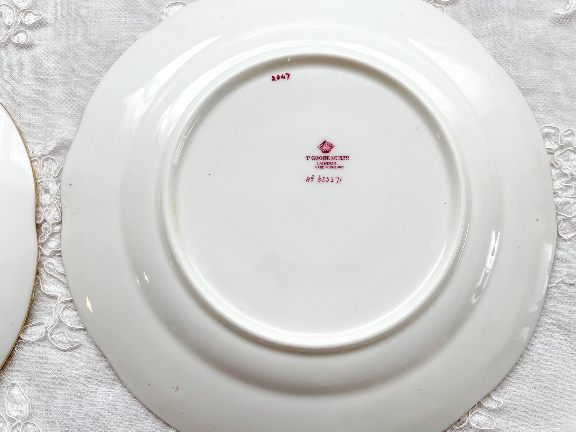 英国アンティーク ハマースレイの葡萄の模様のデザートプレート。秋の実りを感じる華やかなプレートです。