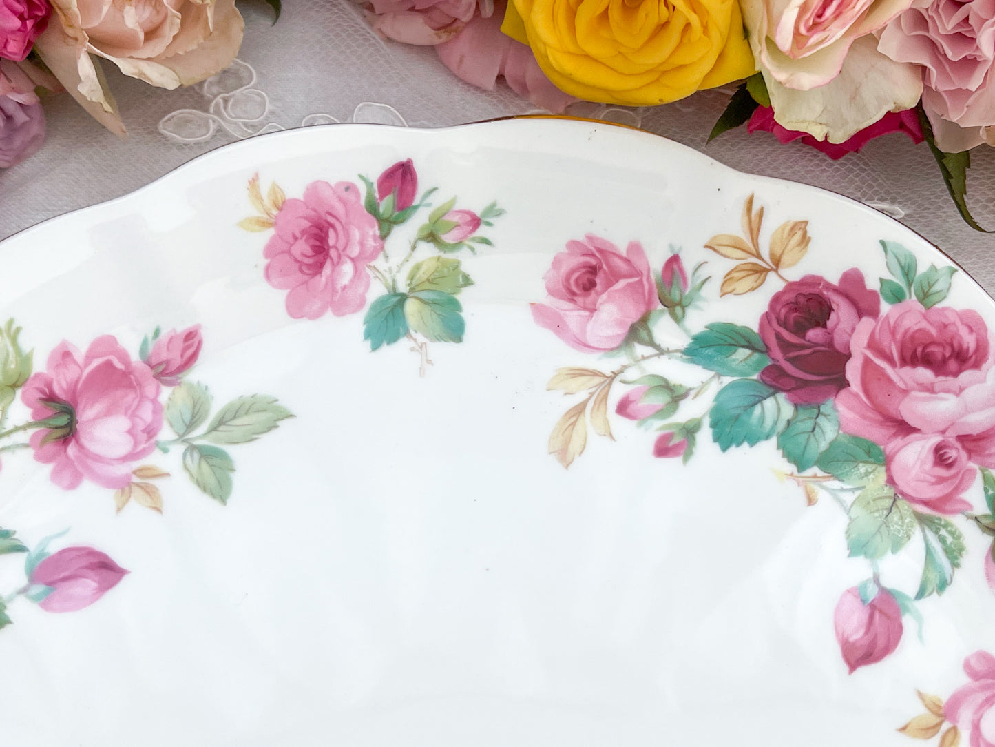 ロイヤルアルバート プリンセスアンのサンドイッチプレート。Rose Antiquesはコールポートをはじめ英国アンティーク磁器をご紹介しています。