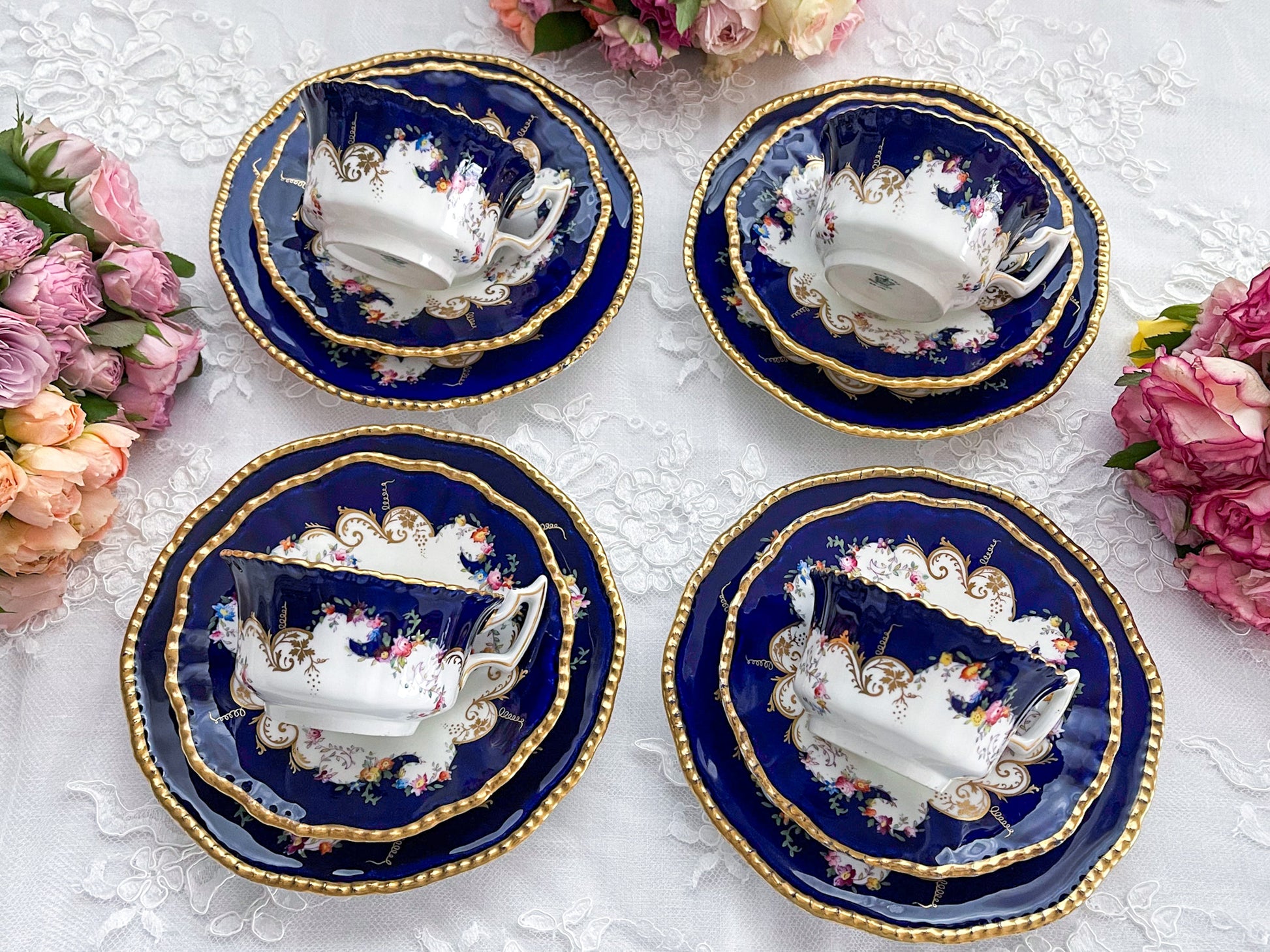 コールポート コバルトブルーのティートリオ。Rose Antiquesはコールポートをはじめ英国アンティーク磁器をご紹介します。