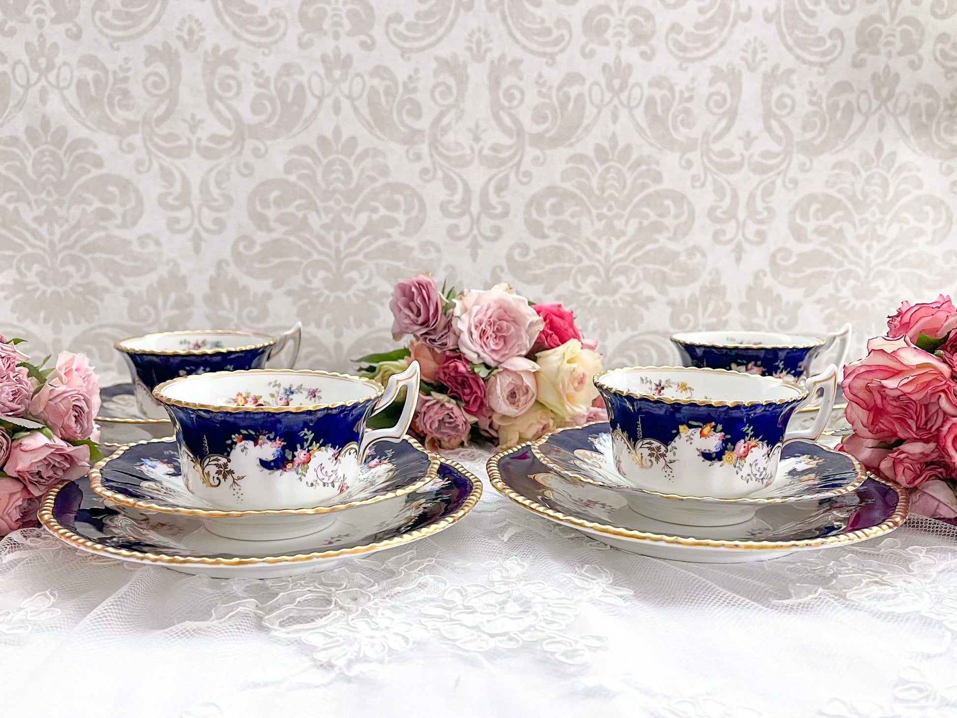 コールポート コバルトブルーのティートリオ。Rose Antiquesはコールポートをはじめ英国アンティーク磁器をご紹介します。