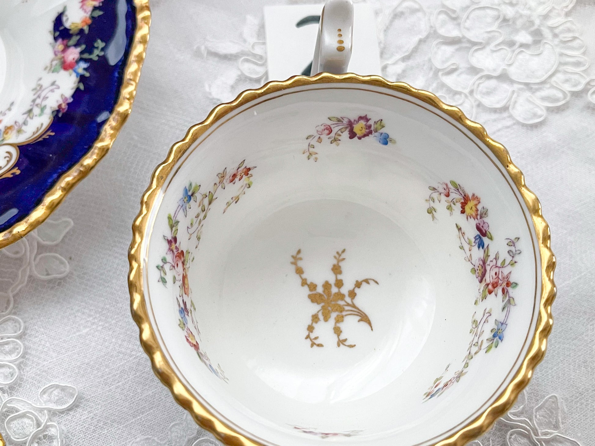 コールポート コバルトブルーのティートリオ。Rose Antiquesはコールポートをはじめ英国アンティーク磁器をご紹介します。