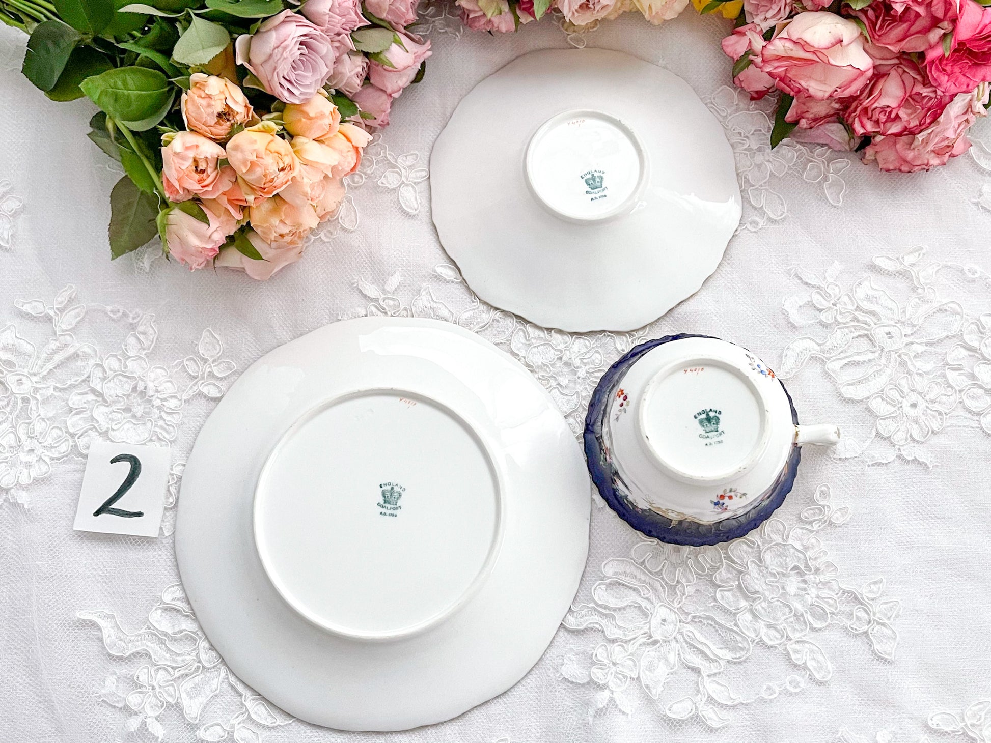 コールポート コバルトブルーのティートリオ。Rose Antiquesはコールポートをはじめ英国アンティーク磁器をご紹介します。