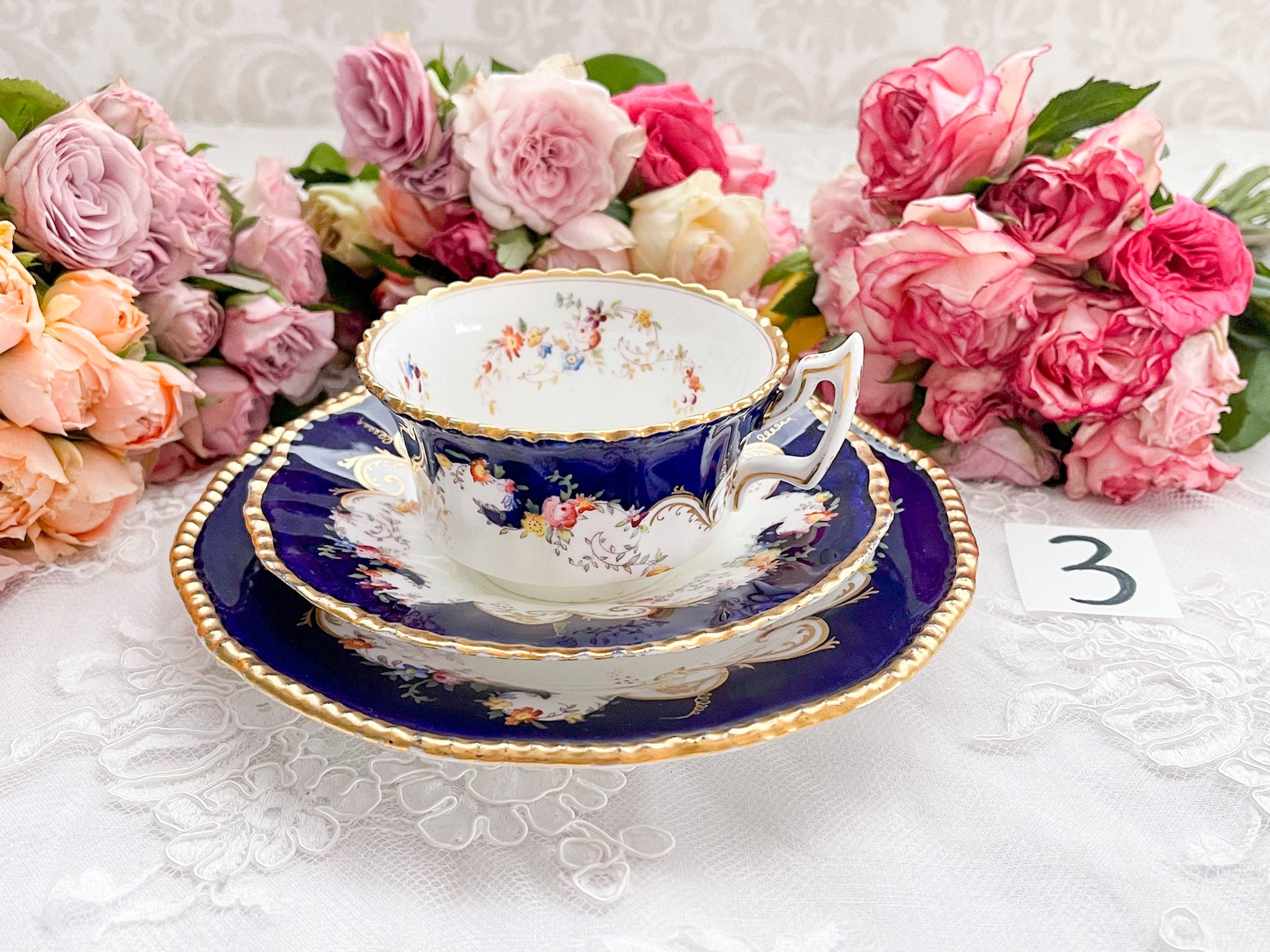 コールポート コバルトブルーのティートリオ。Rose Antiquesはコールポートをはじめ英国アンティーク磁器をご紹介します。