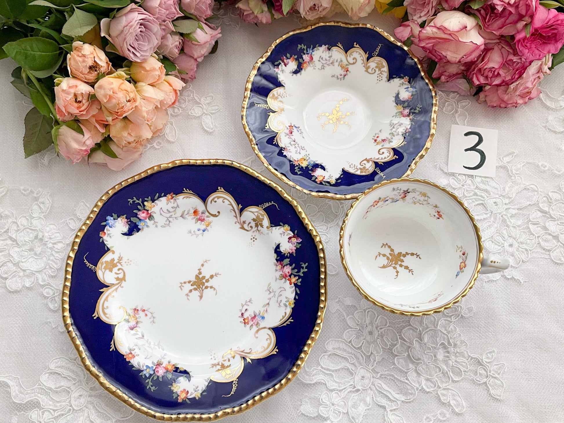 コールポート コバルトブルーのティートリオ。Rose Antiquesはコールポートをはじめ英国アンティーク磁器をご紹介します。