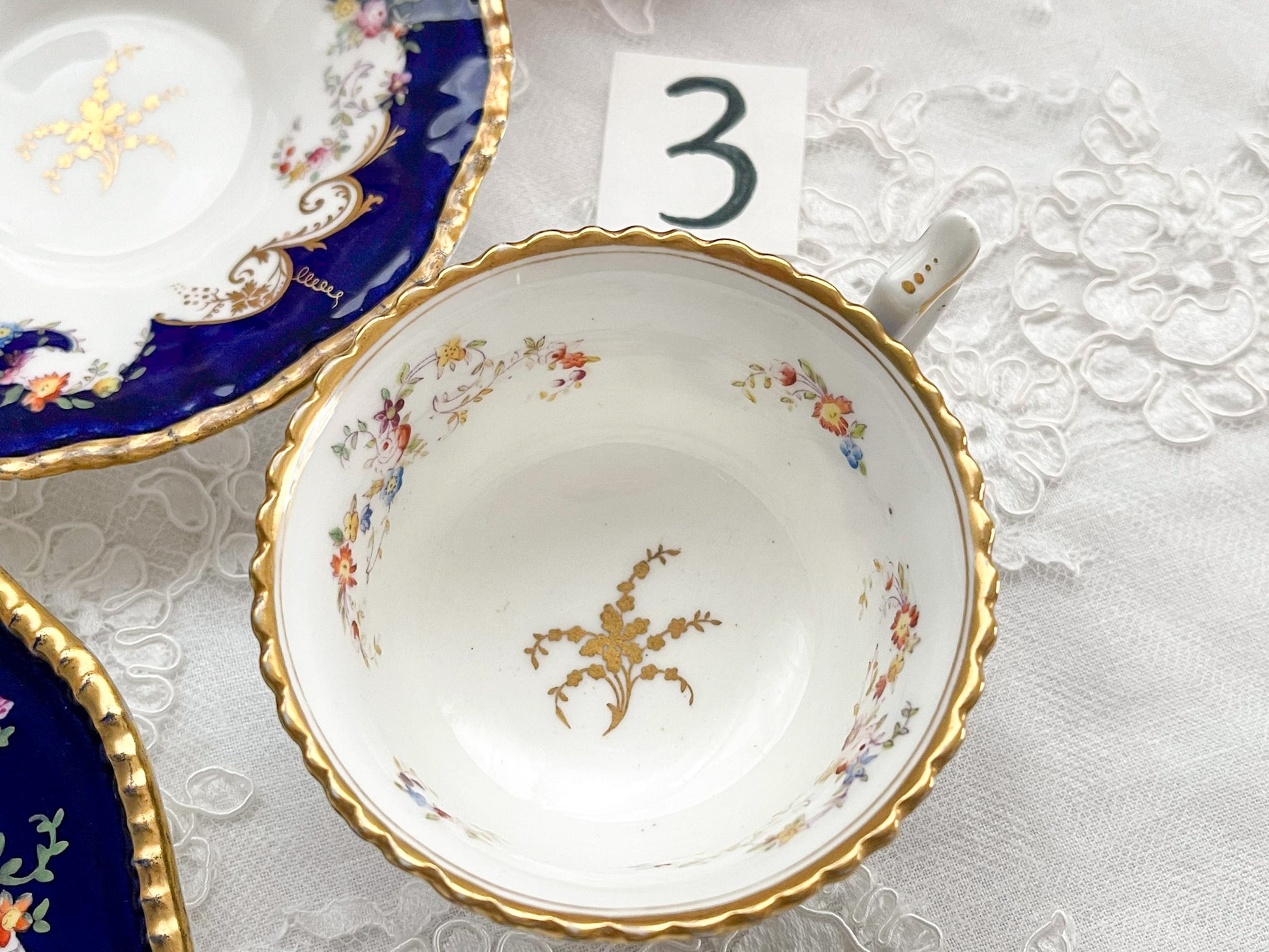 コールポート コバルトブルーのティートリオ。Rose Antiquesはコールポートをはじめ英国アンティーク磁器をご紹介します。