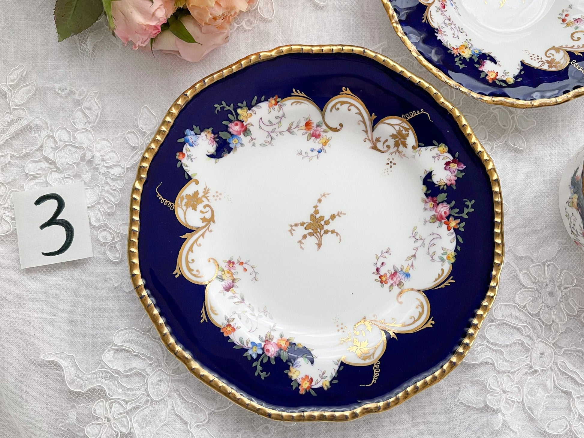 コールポート コバルトブルーのティートリオ。Rose Antiquesはコールポートをはじめ英国アンティーク磁器をご紹介します。