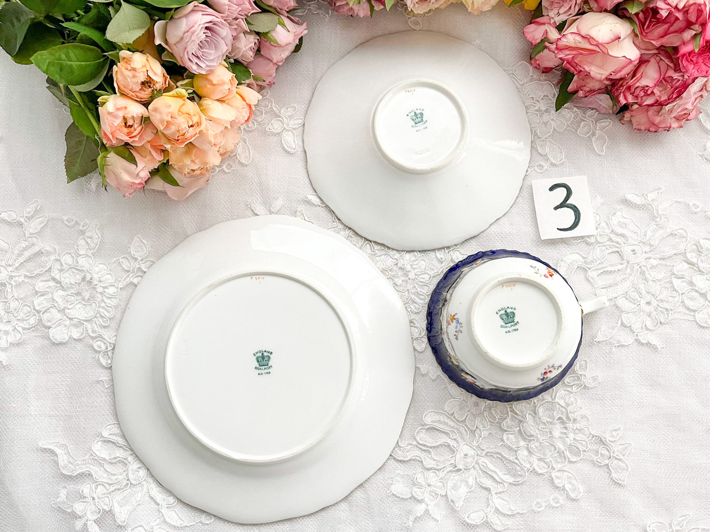 コールポート コバルトブルーのティートリオ。Rose Antiquesはコールポートをはじめ英国アンティーク磁器をご紹介します。