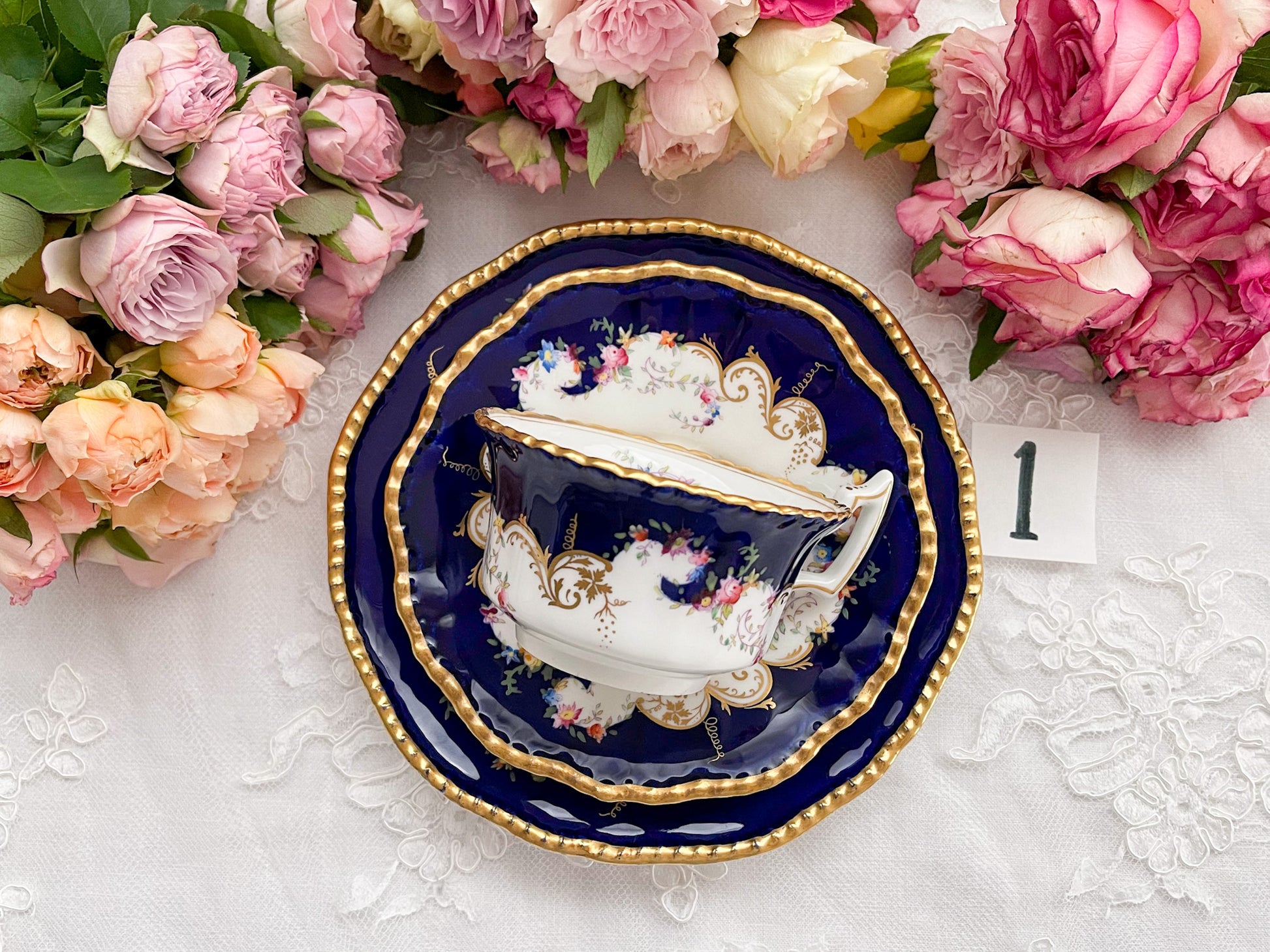 コールポート コバルトブルーのティートリオ。Rose Antiquesはコールポートをはじめ英国アンティーク磁器をご紹介します。