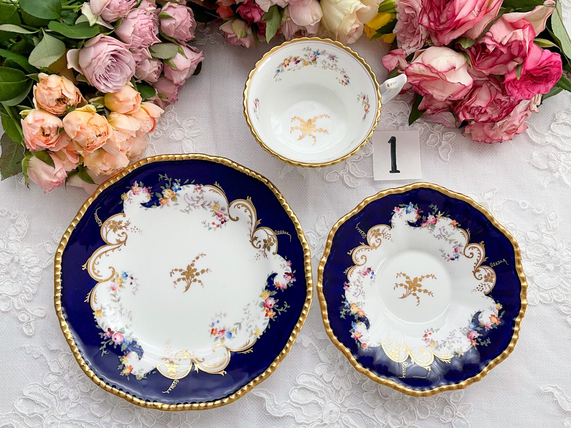 コールポート コバルトブルーのティートリオ。Rose Antiquesはコールポートをはじめ英国アンティーク磁器をご紹介します。