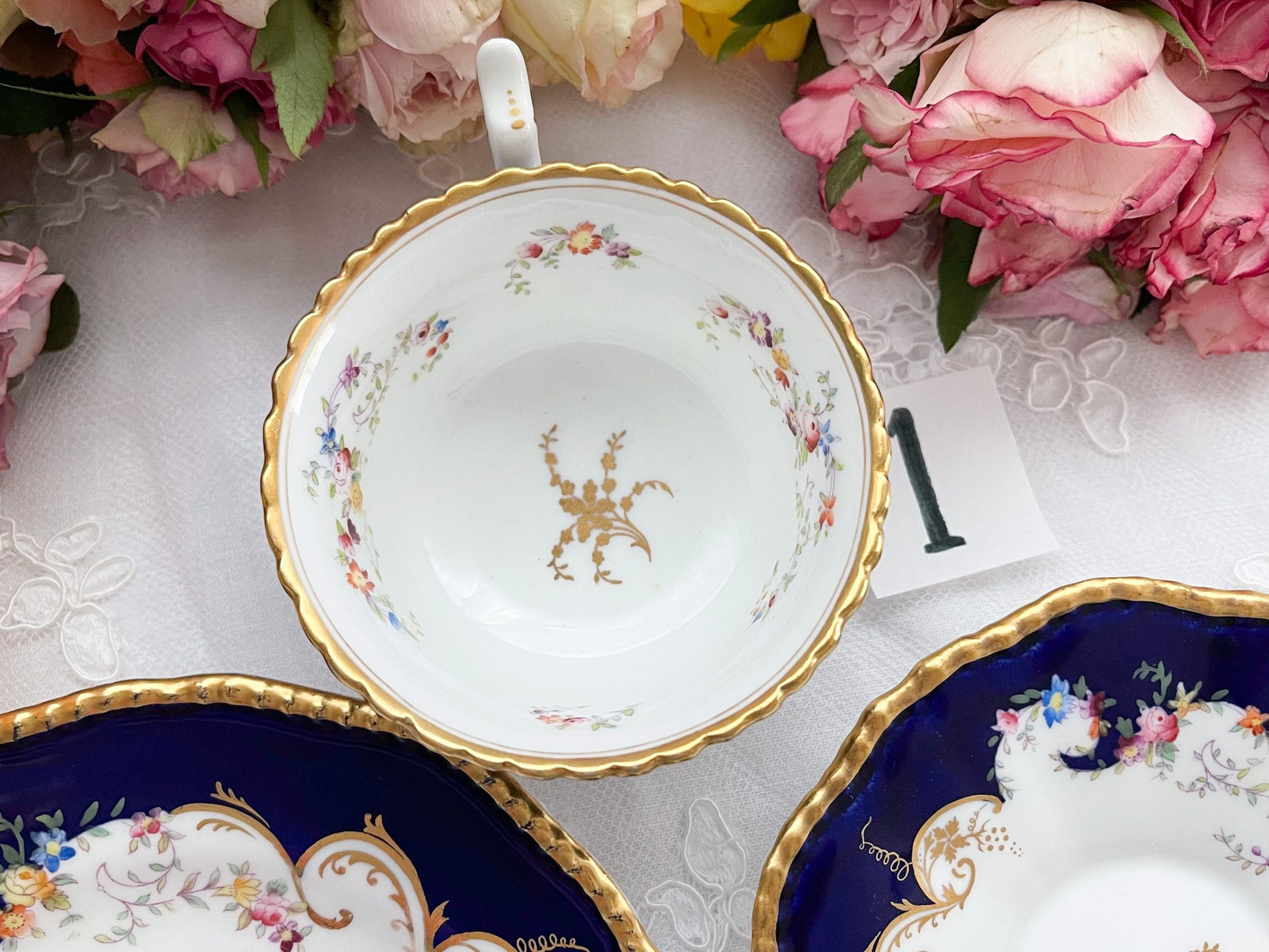 コールポート コバルトブルーのティートリオ。Rose Antiquesはコールポートをはじめ英国アンティーク磁器をご紹介します。