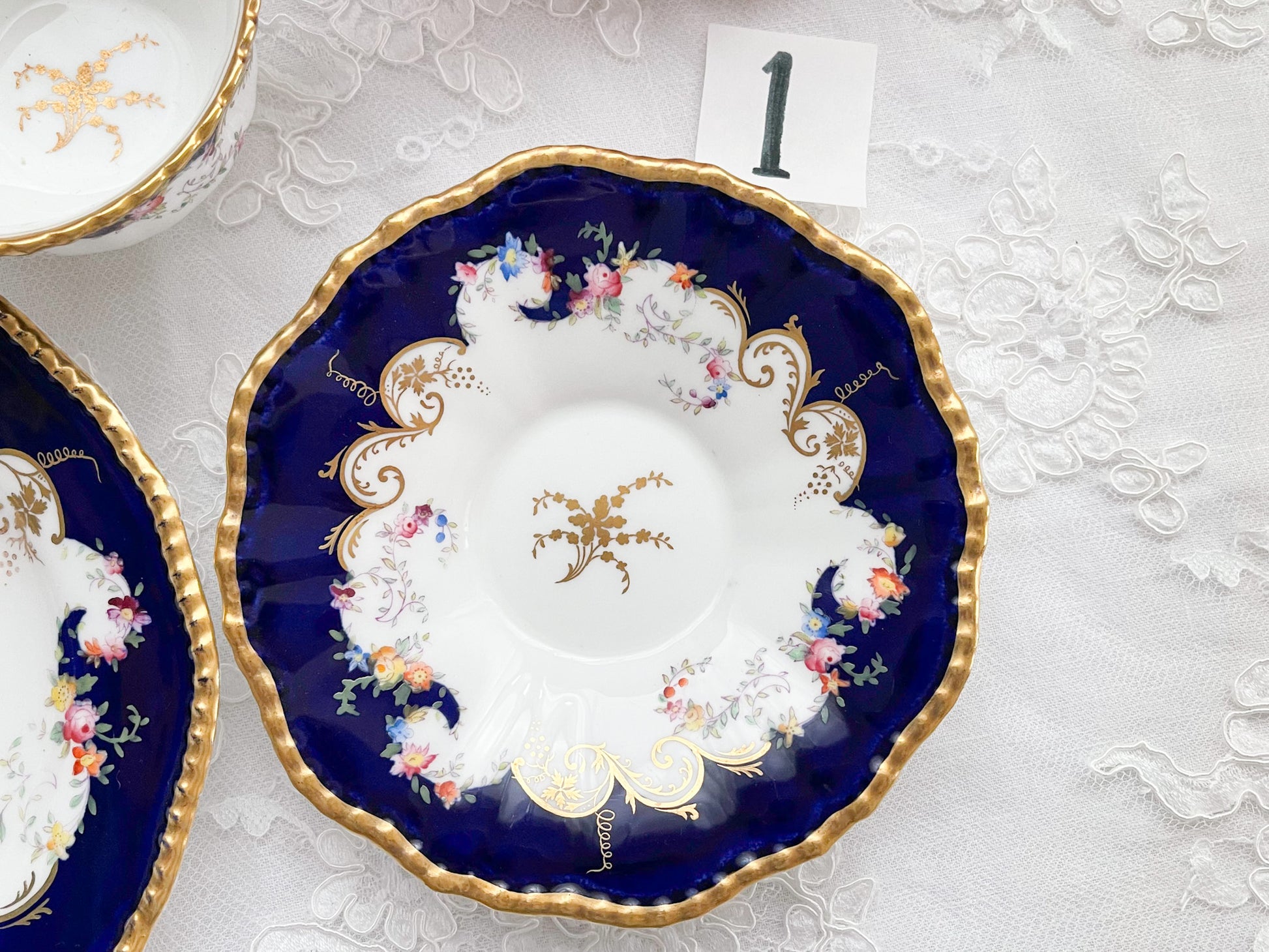 コールポート コバルトブルーのティートリオ。Rose Antiquesはコールポートをはじめ英国アンティーク磁器をご紹介します。