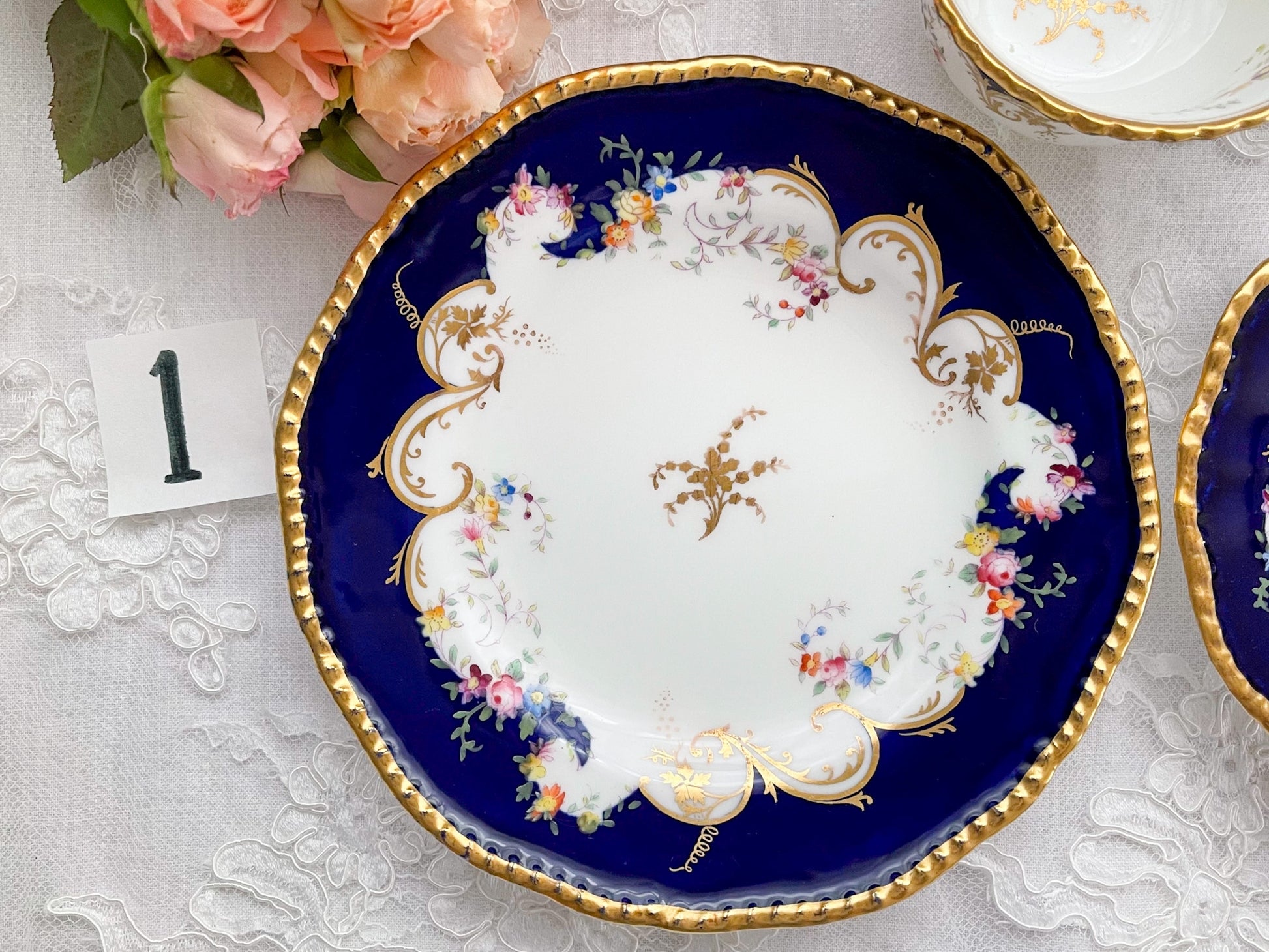 コールポート コバルトブルーのティートリオ。Rose Antiquesはコールポートをはじめ英国アンティーク磁器をご紹介します。