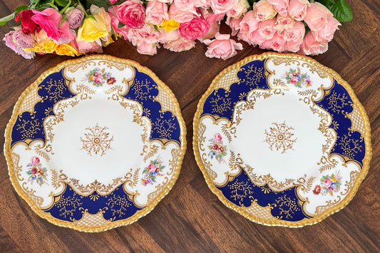 コールポートの代表作、バットウィングシリーズのディナープレートです。コバルトブルーのお色が美しい大変良いコンディションのプレートです。