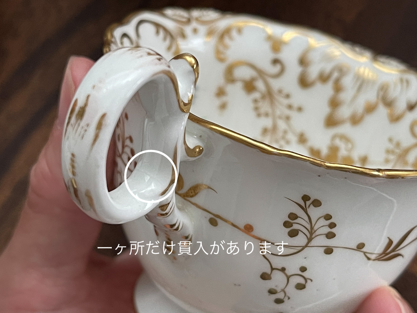 コールポート アデレードシェイプのトゥルートリオ。お花と蝶々が美しく描かれています。ロココリバイバルの大変美しいお品でとても貴重です。Rose Antiquesはコールポートをはじめ英国アンティーク磁器をご紹介しています。