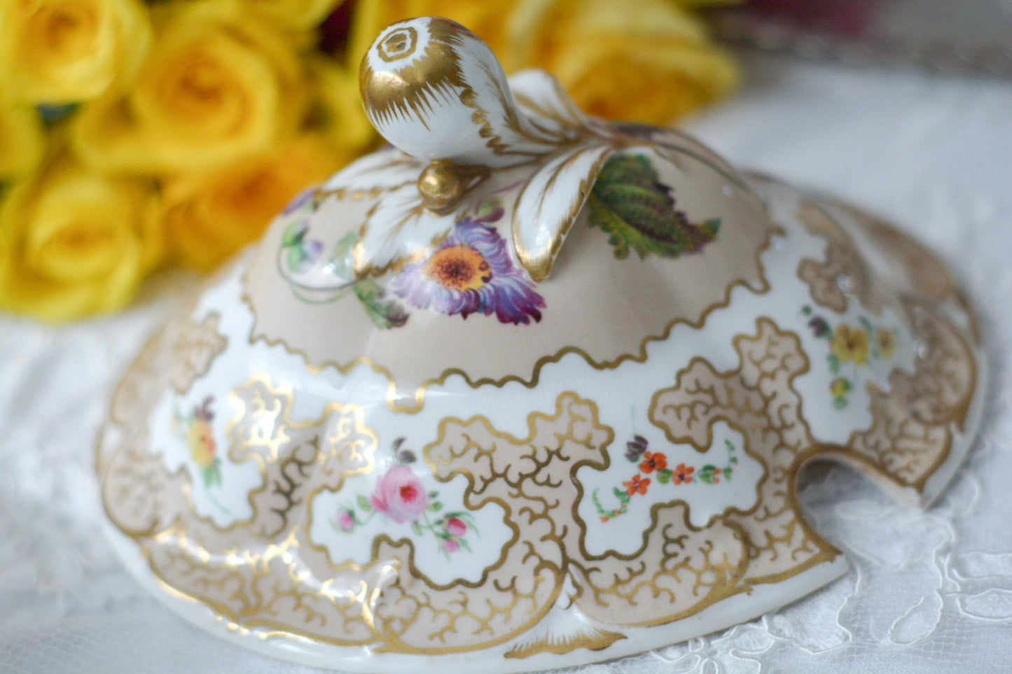 H&Rダニエル芸術的な脚付きチュリーン(蓋付きの深皿)