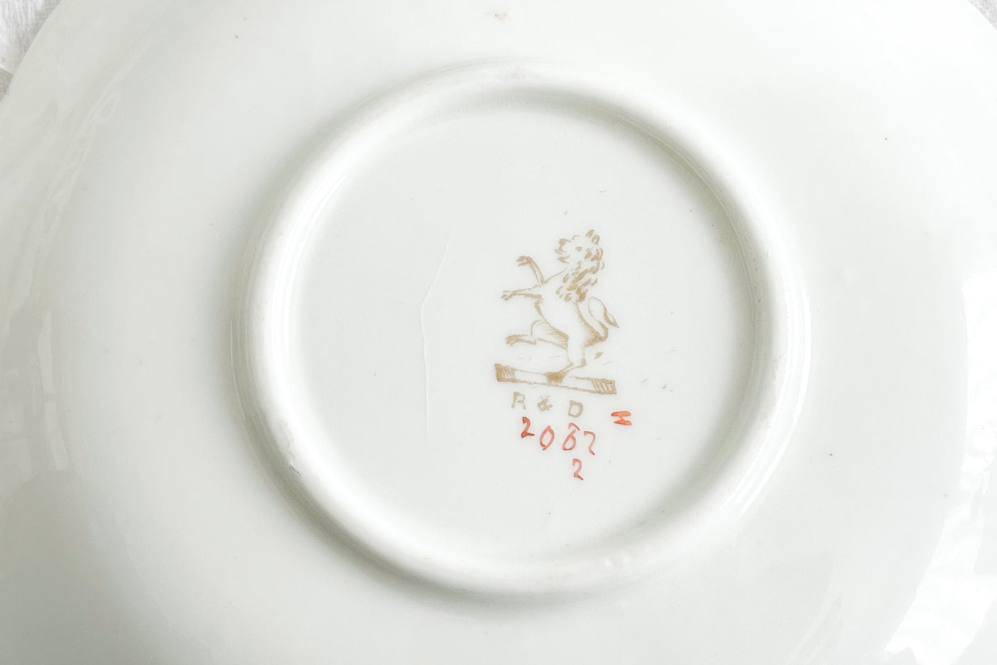 Redfern&Drakefordのティートリオ。春を待ち侘びる季節に、一人のお茶の時間をゆったりと豊かにしてくれるような優しい雰囲気のお品です。シャビーシックがお好きなあなたへ。