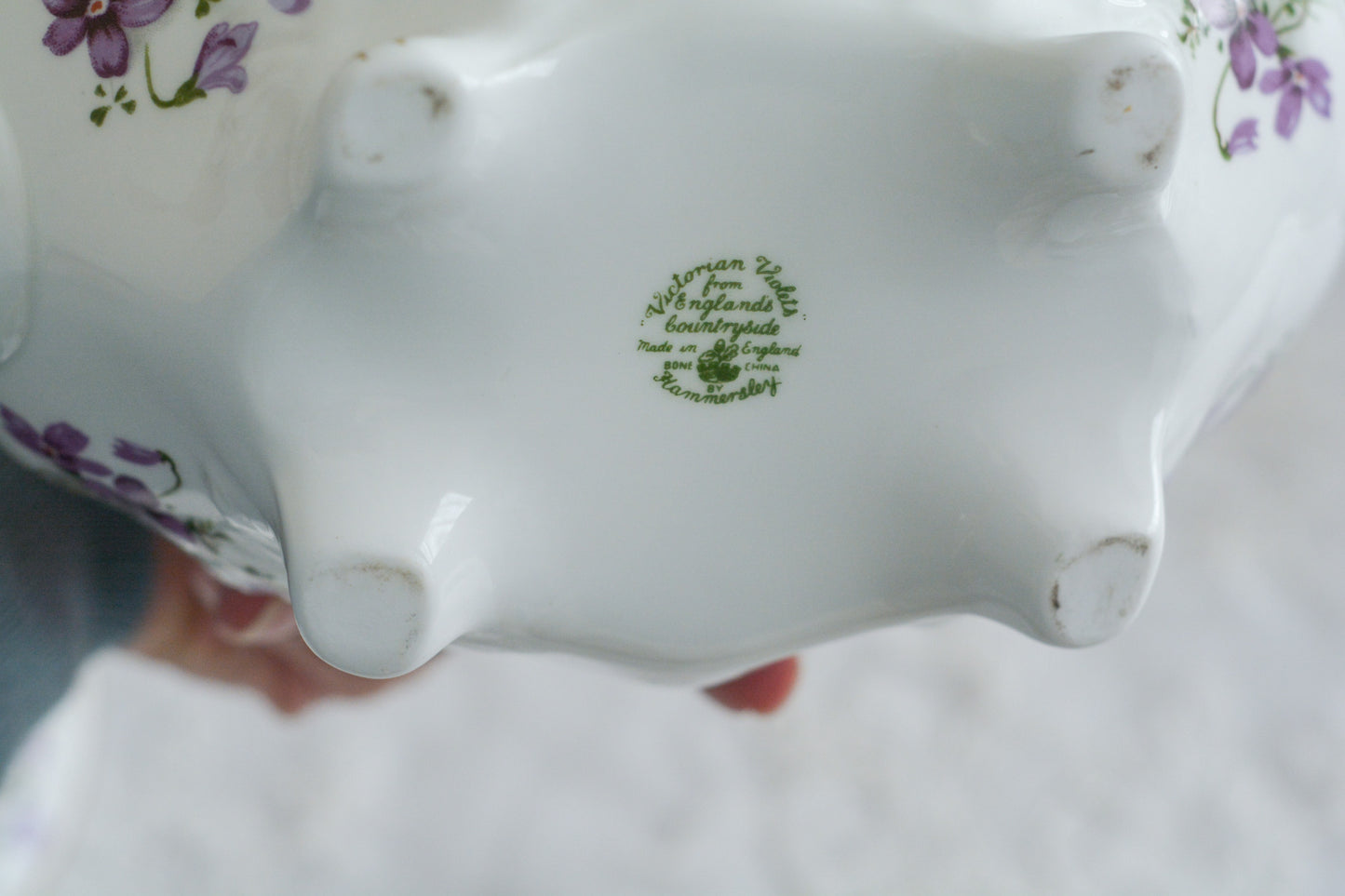 英国ヴィンテージ、ハマースレイの人気シリーズヴィクトリアンバイオレットシリーズの貴重なラージポット。Rose Antiquesはコールポートをはじめ、英国アンティーク磁器を中心にご紹介しています。