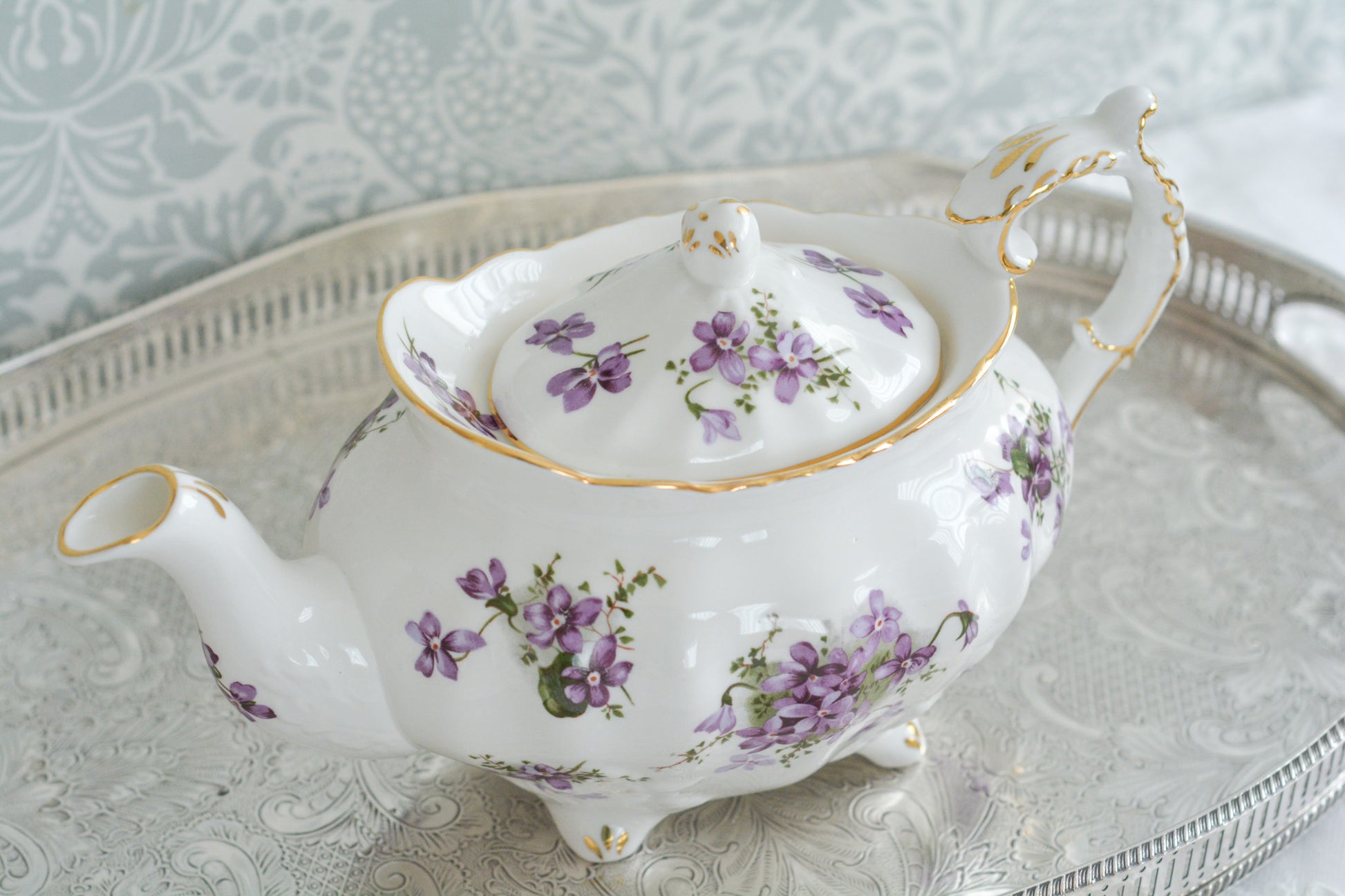 英国ヴィンテージ、ハマースレイの人気シリーズヴィクトリアンバイオレットシリーズの貴重なラージポット。Rose Antiquesはコールポートをはじめ、英国アンティーク磁器を中心にご紹介しています。