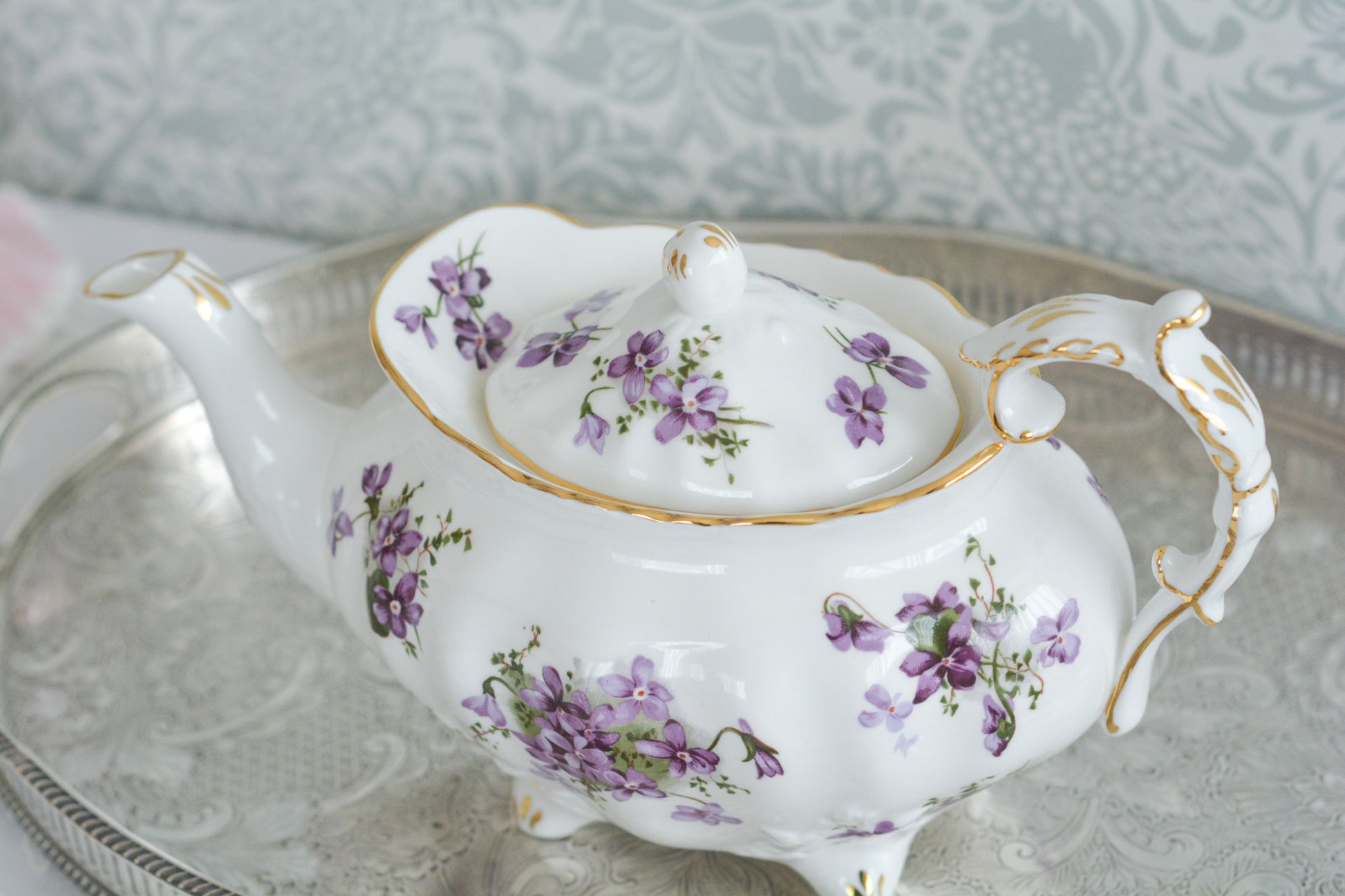 英国ヴィンテージ、ハマースレイの人気シリーズヴィクトリアンバイオレットシリーズの貴重なラージポット。Rose Antiquesはコールポートをはじめ、英国アンティーク磁器を中心にご紹介しています。