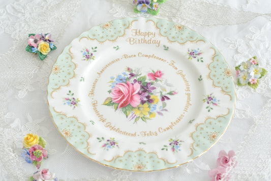 ロイヤルアルバートのキュートな雰囲気のハッピーバースデーシリーズのデザートプレート。数あるシリーズの中でもとても珍しいシリーズです。カップにハッピーバースデーの文字もたいへん可愛らしいですね。お誕生日月のデザートタイムに毎日使いたくなるプレートです。お誕生日プレゼントにもぴったりな素敵なお品です。