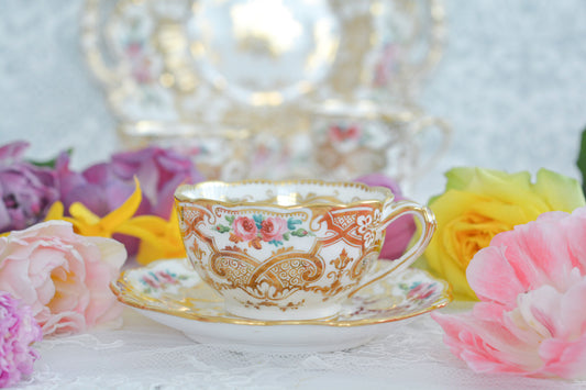 リッジウェイのフォリエージシェイプ(Foliage Shape)のデュオ。ハンドル部分には葉っぱの模様がついていてとても可愛らしいシェイプです。フォリエージシェイプもさまざまな絵柄やカラーがあります。こちらもリッジウェイらしい、力強く、豪華な作品で、とても存在感があります。