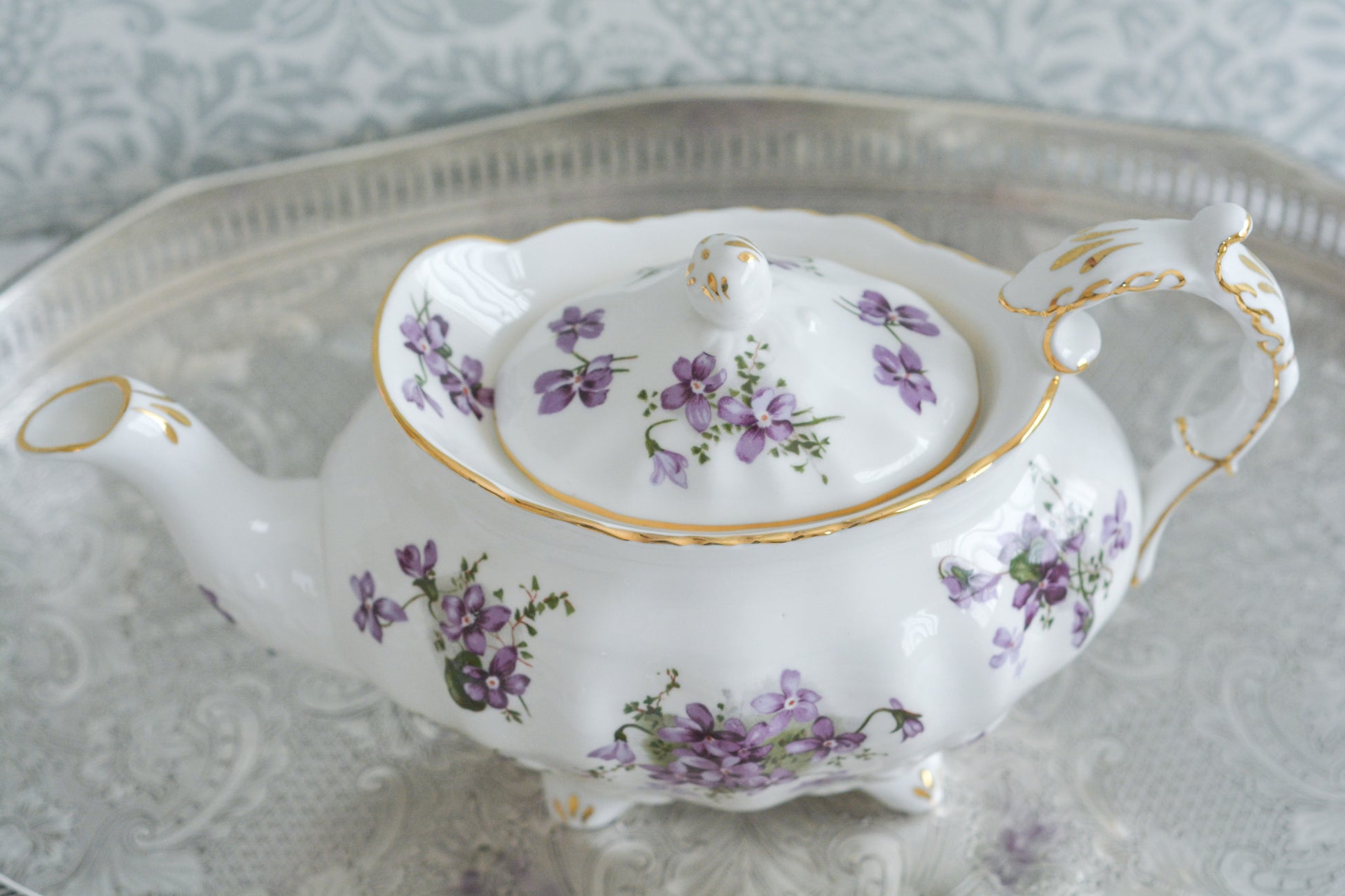 英国ヴィンテージ、ハマースレイの人気シリーズヴィクトリアンバイオレットシリーズの貴重なラージポット。Rose Antiquesはコールポートをはじめ、英国アンティーク磁器を中心にご紹介しています。